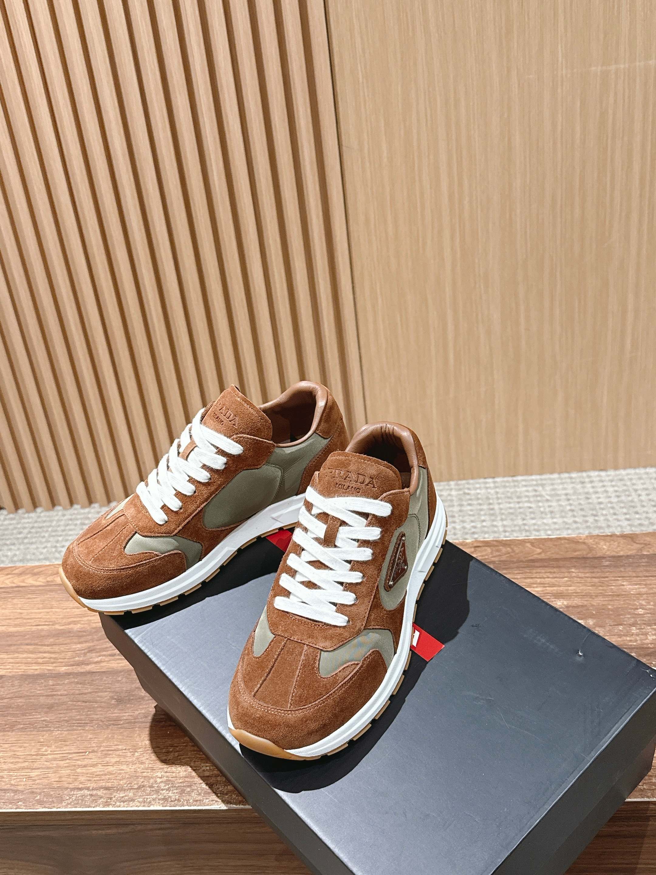 “Prada Men’s Triangular Sports Shoes: Re-Nylon, Fashionable Design, 4.5CM, Size 39-44” - 图片 4