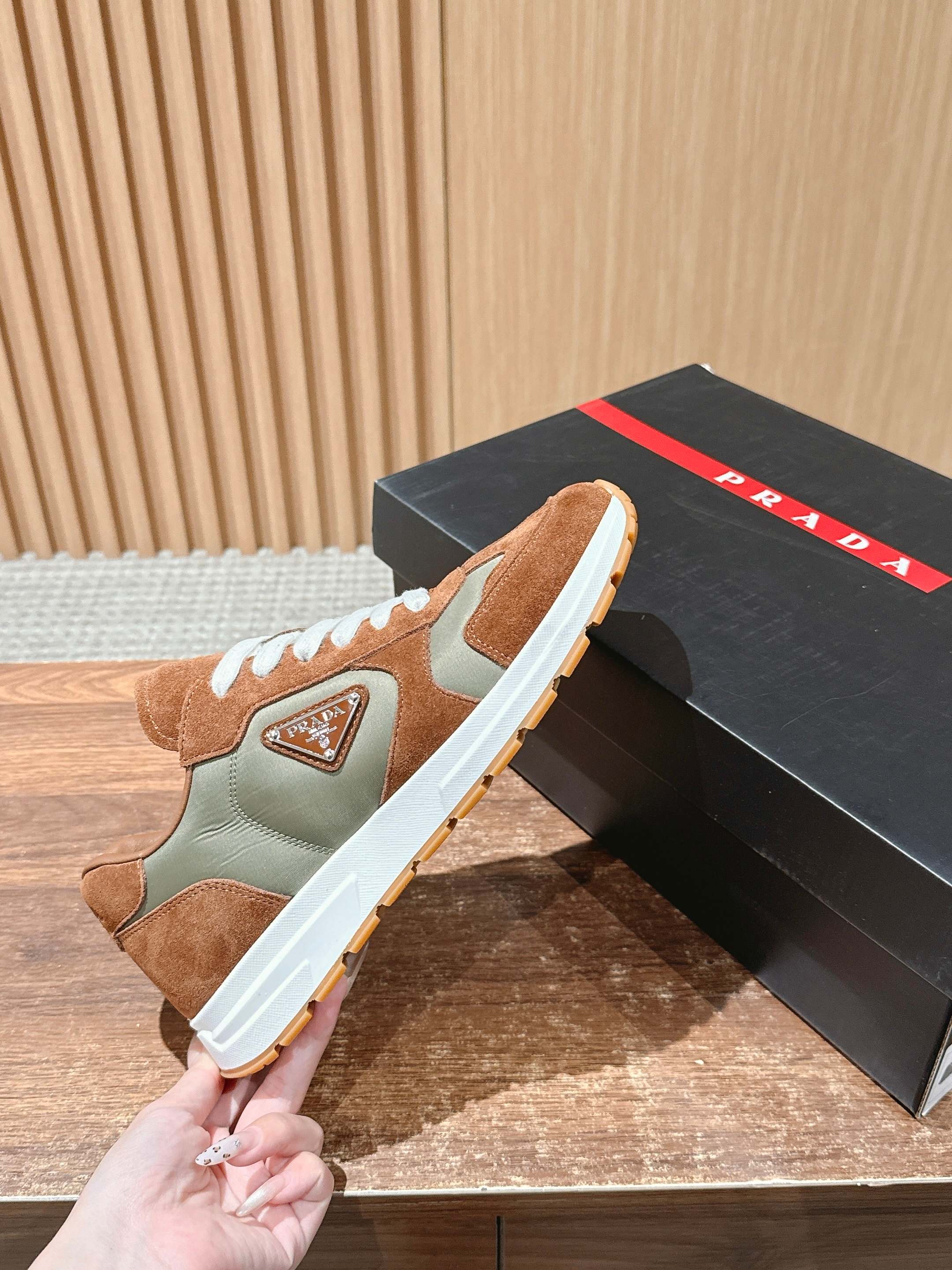 “Prada Men’s Triangular Sports Shoes: Re-Nylon, Fashionable Design, 4.5CM, Size 39-44” - 图片 5