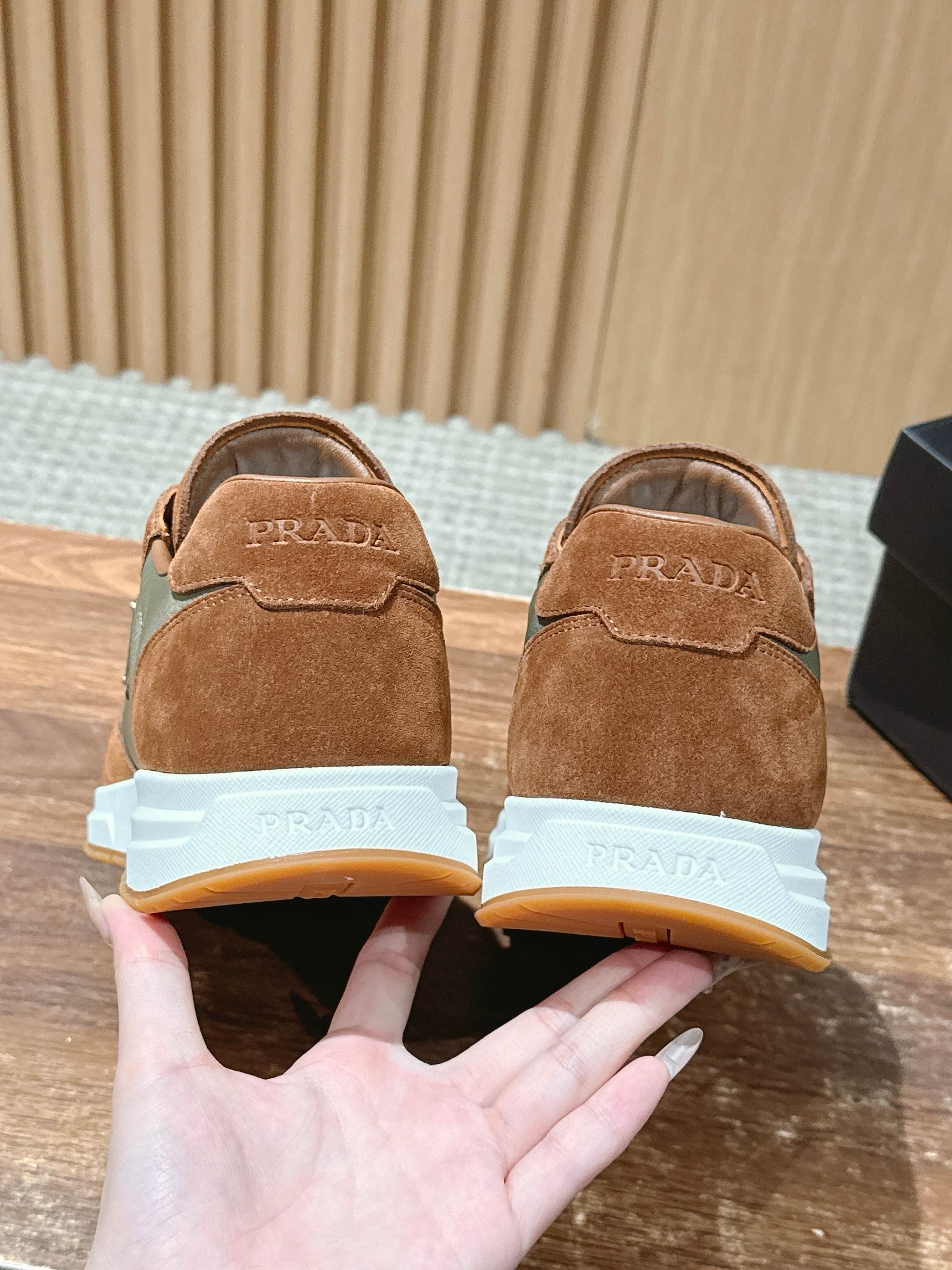 “Prada Men’s Triangular Sports Shoes: Re-Nylon, Fashionable Design, 4.5CM, Size 39-44” - 图片 8