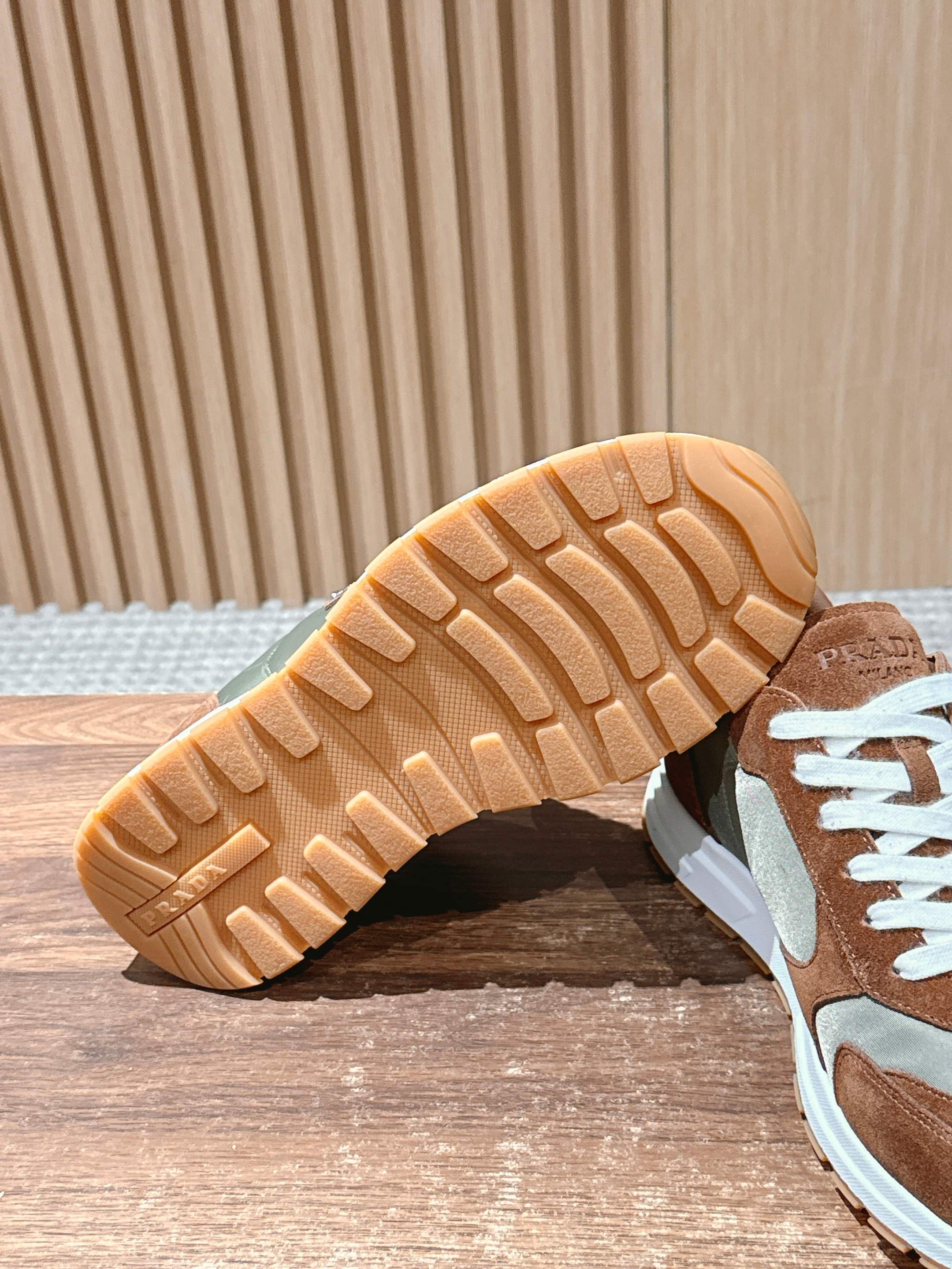 “Prada Men’s Triangular Sports Shoes: Re-Nylon, Fashionable Design, 4.5CM, Size 39-44” - 图片 9