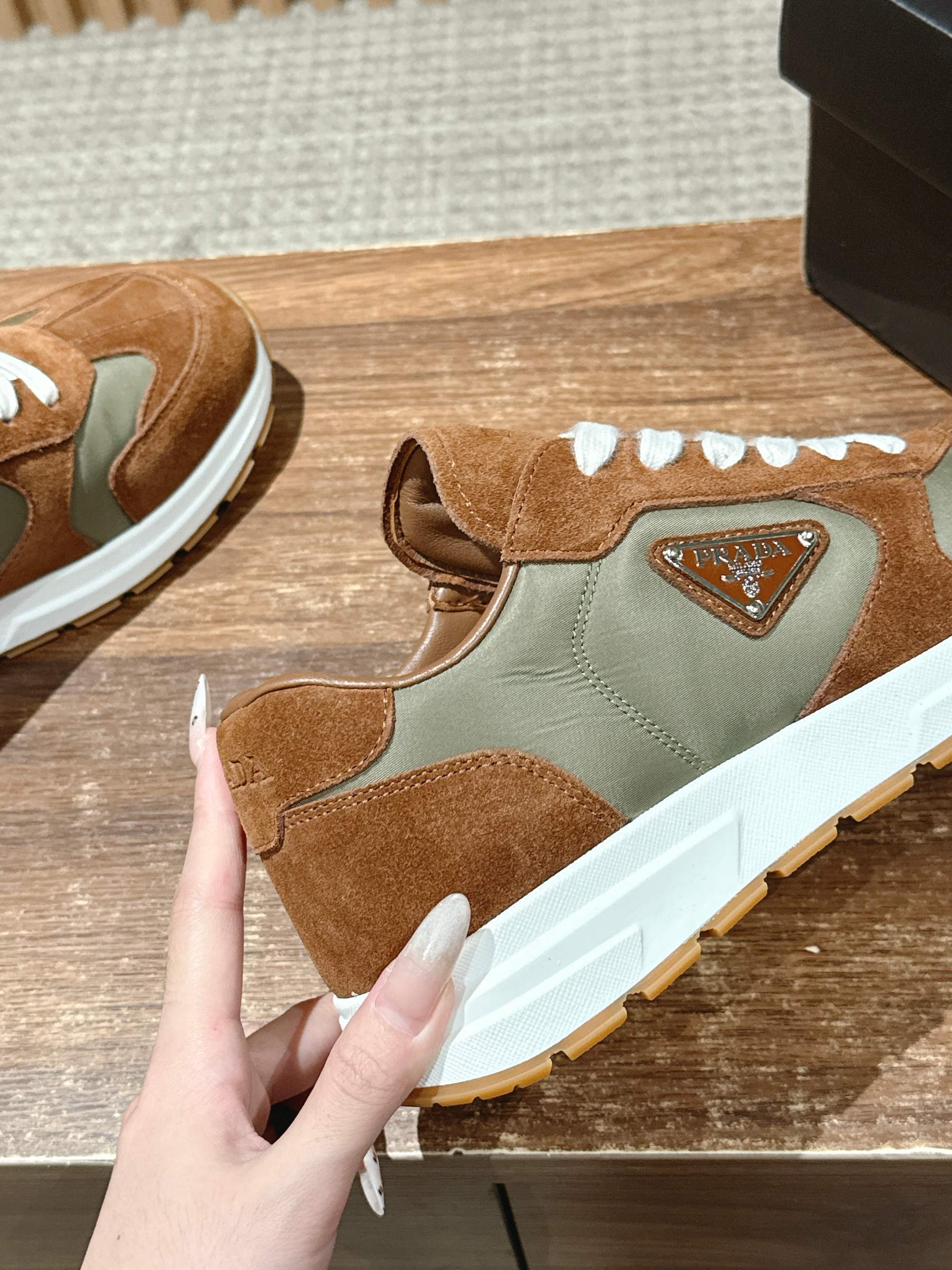 “Prada Men’s Triangular Sports Shoes: Re-Nylon, Fashionable Design, 4.5CM, Size 39-44” - 图片 7