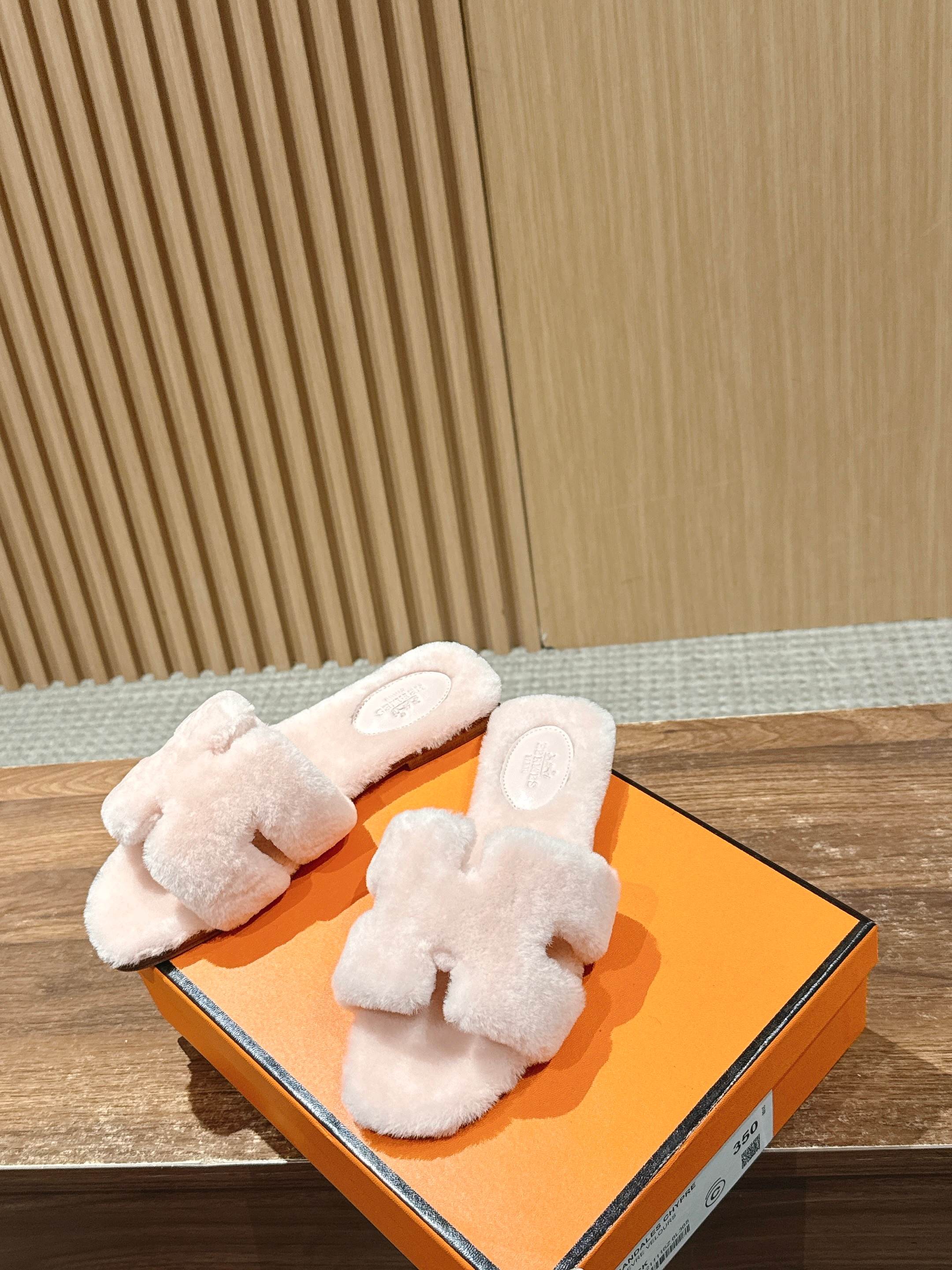 𝐇𝐄𝐑𝐌𝐄𝐒 𝐎𝐫𝐚𝐧# 爱马仕经典H拖羊毛平底拖 官网、小红书同步最新配色爱马仕爆款火热上线,做工升级版,高品质❕ 𝐇𝐄𝐑𝐌𝐄𝐒 𝐎𝐫𝐚𝐧# 爱马仕经典H拖羊毛平底拖 官网、小红书同步最新配色爱马仕爆款火热上线,做工升级版,高品质❕
