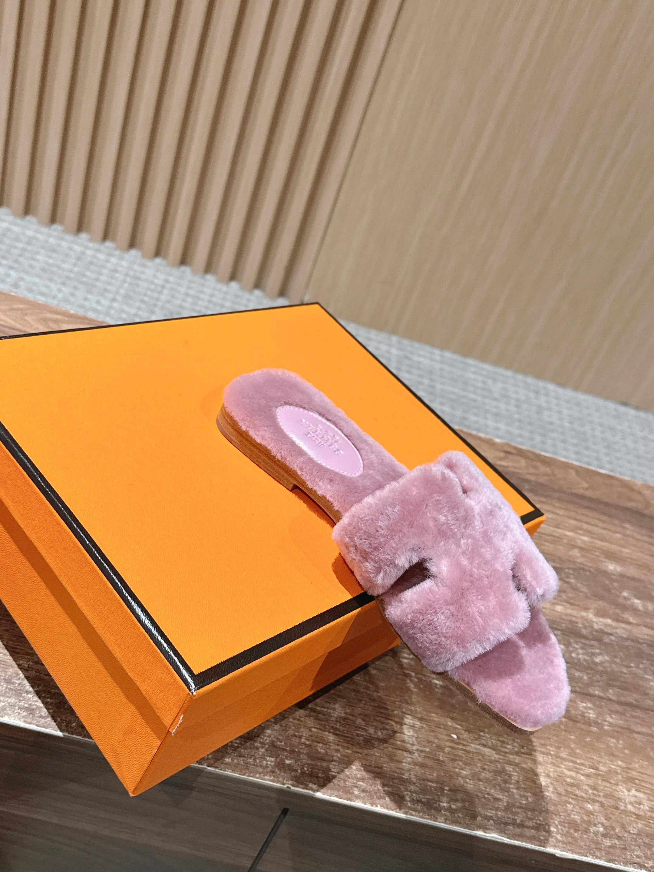 𝐇𝐄𝐑𝐌𝐄𝐒 𝐎𝐫𝐚𝐧# 爱马仕经典H拖羊毛平底拖 官网、小红书同步最新配色爱马仕爆款火热上线，做工升级版，高品质❕  