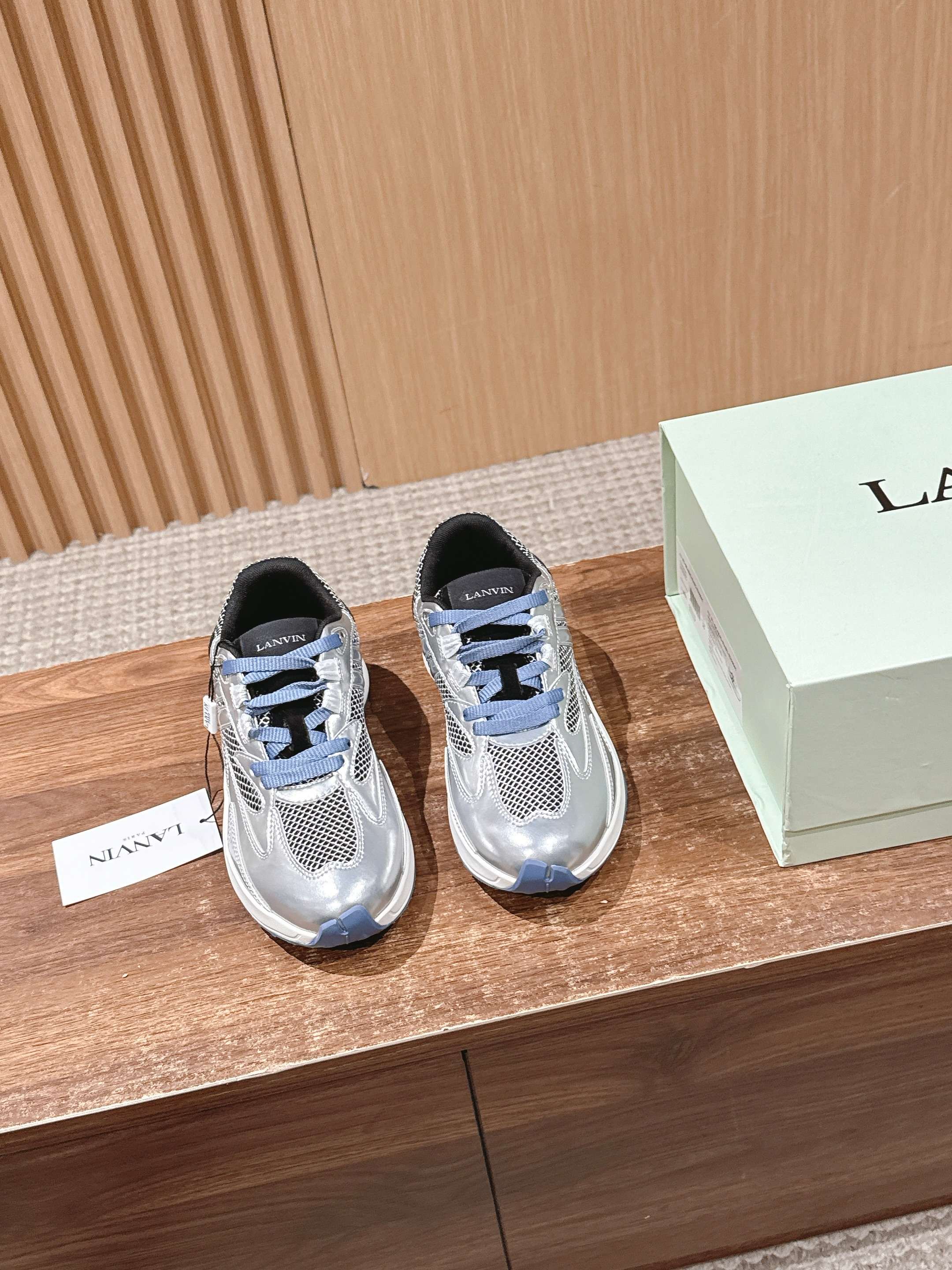 NO:460942,#Langfan's latest Jla series Couple style Mesh thick sole casual Sports shoes Running shoes Original purchase and development Made this same style of men and women, the mesh design makes the upper lighter. Don't worry about stuffiness, the shoes and skirts and trousers look fashionable. The upper is decorated with LANVIN classic J logo. The curved lines pay tribute to the circular elements of the LANVIN logo, showing the brand's ingenuity. This shoe combines sports, fashion and craftsmanship. Choose mesh/cowhide material. Breathable mesh fabric inner lining. Original open molded sole. The sole is thick 4CM Size: Women's model 35-41 (40.41 custom-made without return and exchange) Men's model 39-45 (45 custom-made without return and exchange), dad shoes, sneakers, skirts, cowhide19860909＃浪凡最新Jla系列 情侣款 网面厚底休闲 运动鞋 跑鞋 原版购入开发 做货 这款男女同款运动鞋轻便舒适,网片设计让鞋面更轻盈.不怕脚闷,鞋子搭配裙装裤装都显时尚.鞋面饰以LANVIN经典J 标志 弯曲线条致敬LANVIN标志的圆形元素,展现品牌匠心.这款鞋履集运动、时尚、工艺于一身 选用网面/牛皮材质 透气网布内里 原版开模大底 底厚4CM Size:女款35-41（40.41定制不退换） 男款39-45（45定制不退换）,老爹鞋,sneakers,skirts,cowhide,Women's Shoes