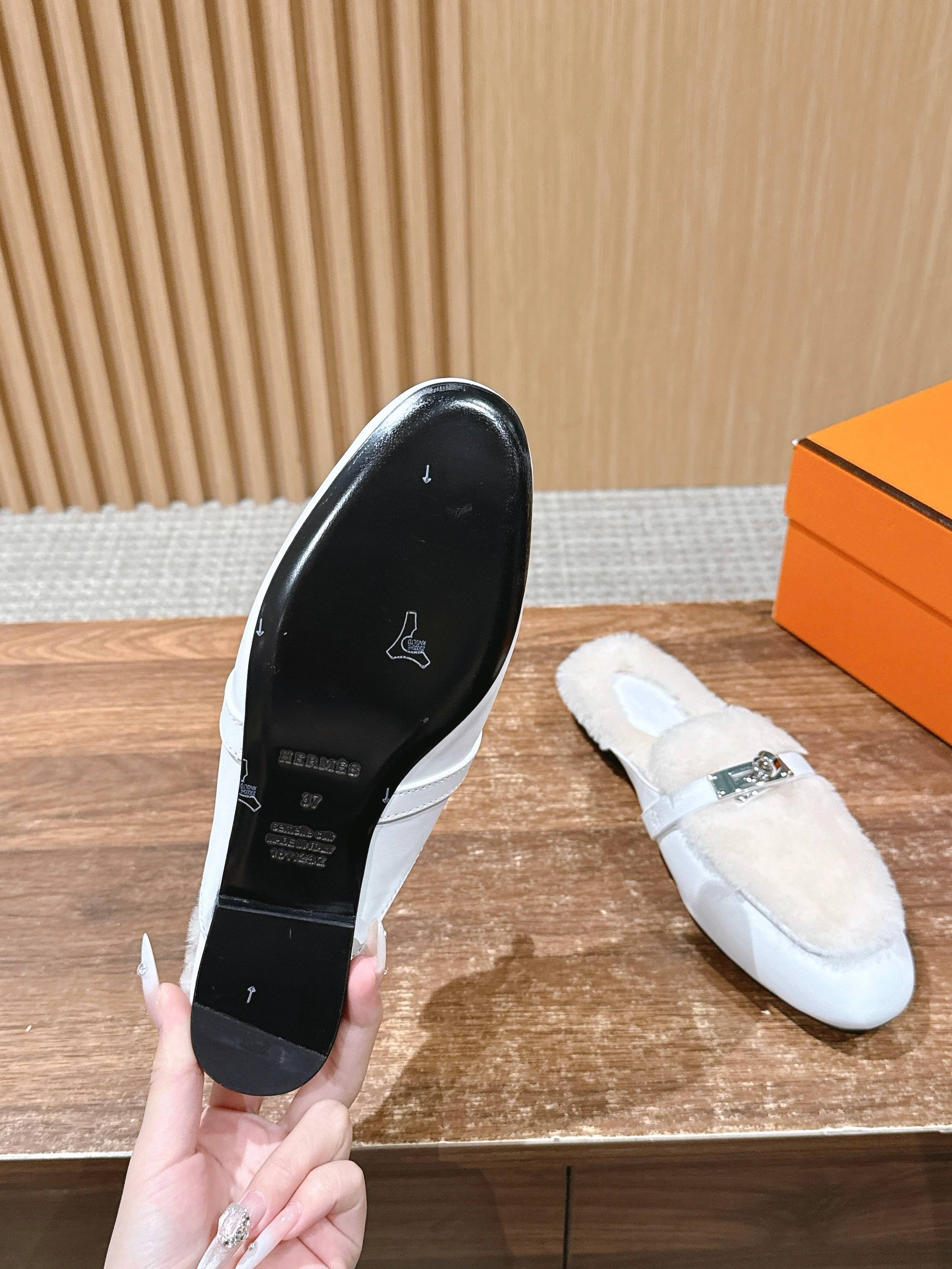 𝐇𝐄𝐑𝐌𝐄𝐒# 爱马仕秋冬配色高羊绒kelly半拖 穆勒毛毛拖 好看好穿还高级，秋冬决绝子单品 皮毛一体材质，意大利进口