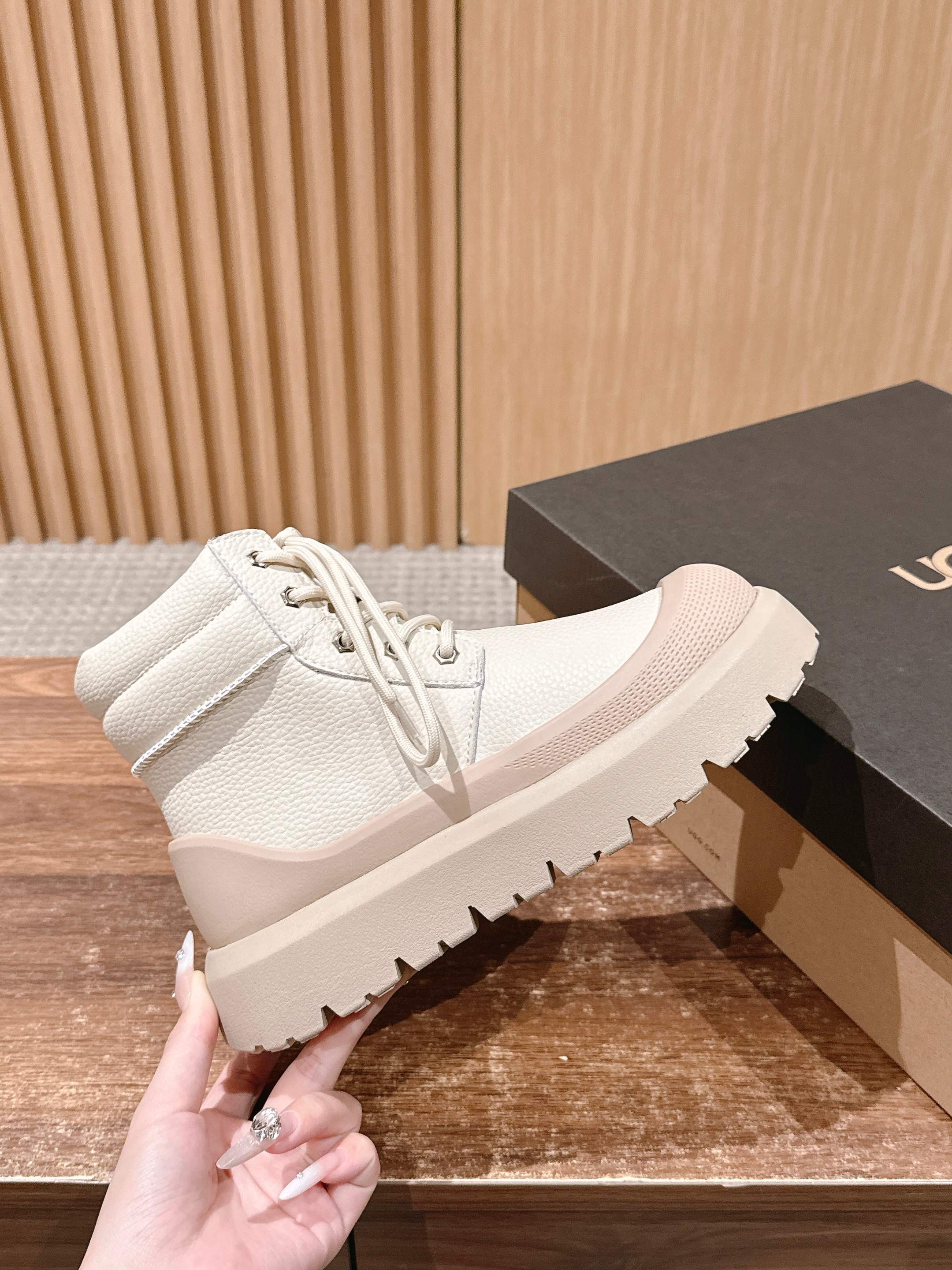 男+10 即刻解锁秋冬必备出行单品—UGG Weather Hybrid系列新成员焕新来袭。 全新Neumel Hi 男+10 即刻解锁秋冬必备出行单品—UGG Weather Hybrid系列新成员焕新来袭。 全新Neumel Hi