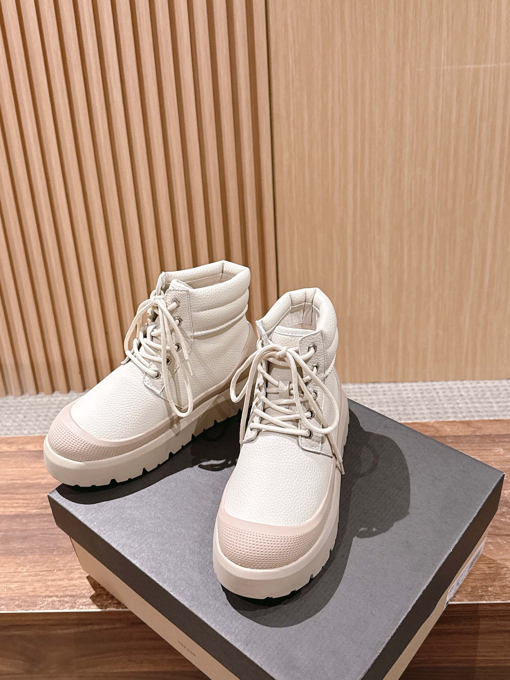 男+10 即刻解锁秋冬必备出行单品—UGG Weather Hybrid系列新成员焕新来袭。 全新Neumel Hi 男+10 即刻解锁秋冬必备出行单品—UGG Weather Hybrid系列新成员焕新来袭。 全新Neumel Hi