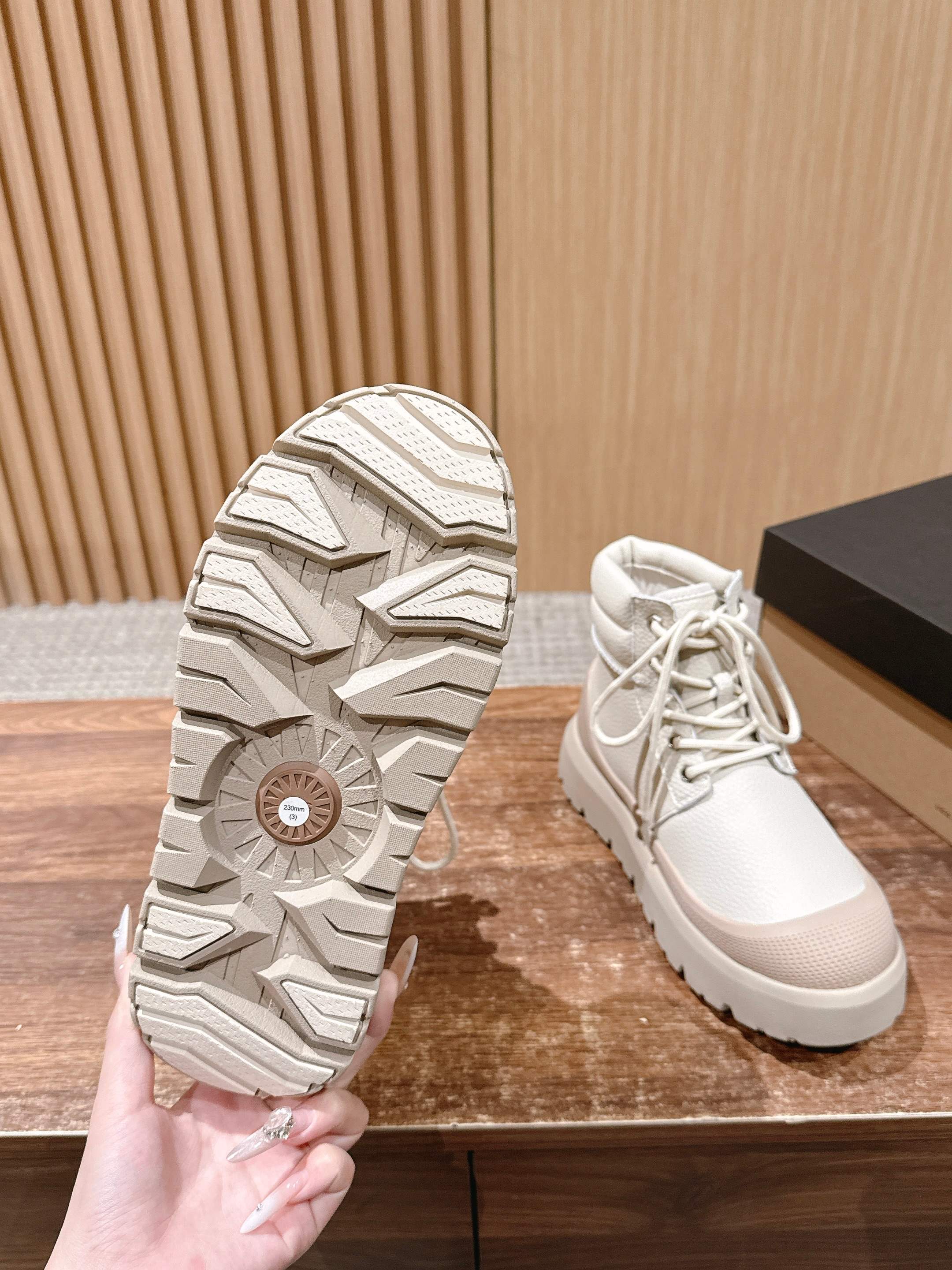男+10 即刻解锁秋冬必备出行单品—UGG Weather Hybrid系列新成员焕新来袭。 全新Neumel Hi 男+10 即刻解锁秋冬必备出行单品—UGG Weather Hybrid系列新成员焕新来袭。 全新Neumel Hi