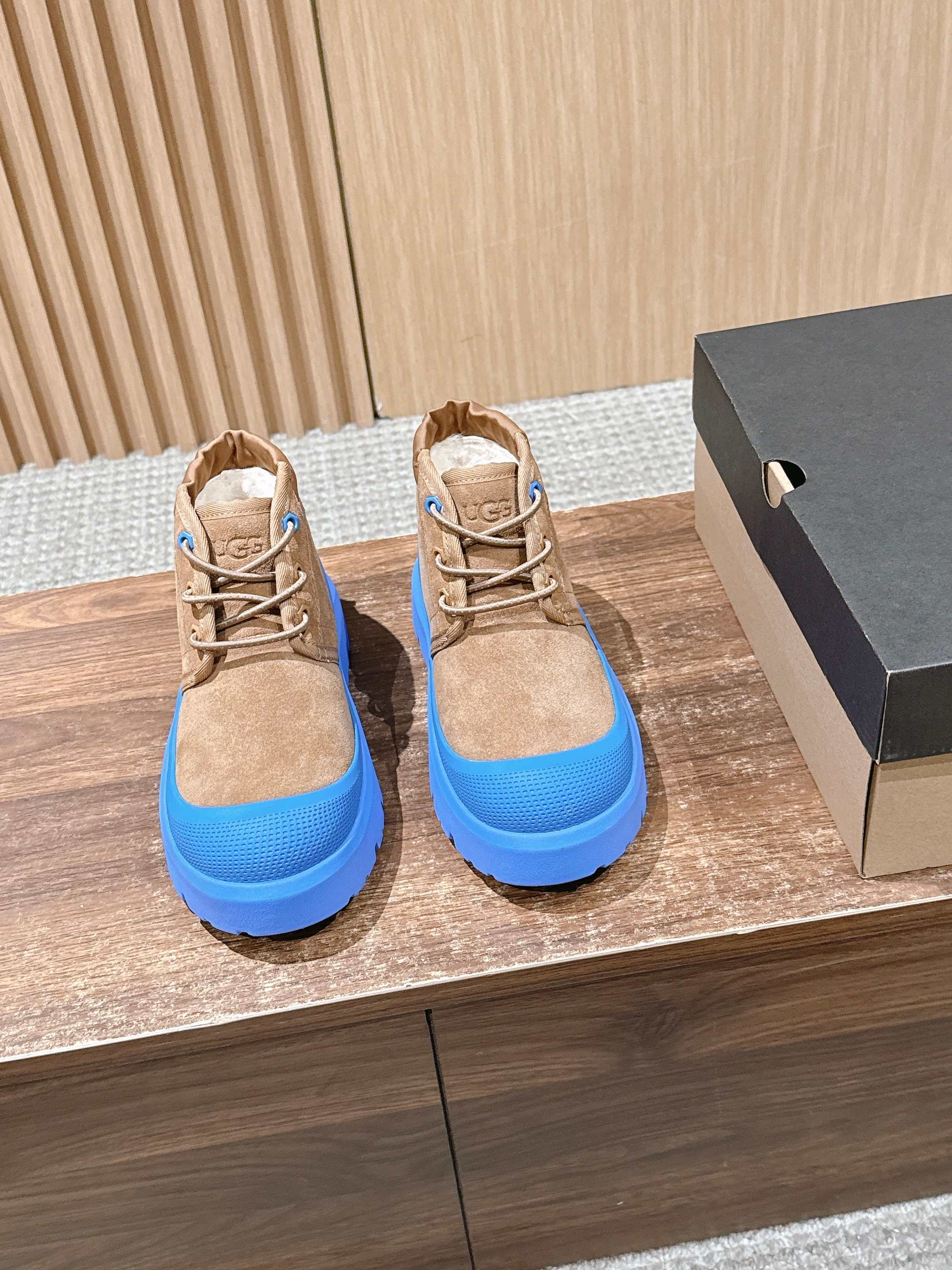 男+10 𝐔𝐆𝐆 油叽叽纽姆防水系列男女同款穿上它和最爱的他 UGG Neumel Weather Hyb 男+10 𝐔𝐆𝐆 油叽叽纽姆防水系列男女同款穿上它和最爱的他 UGG Neumel Weather Hyb