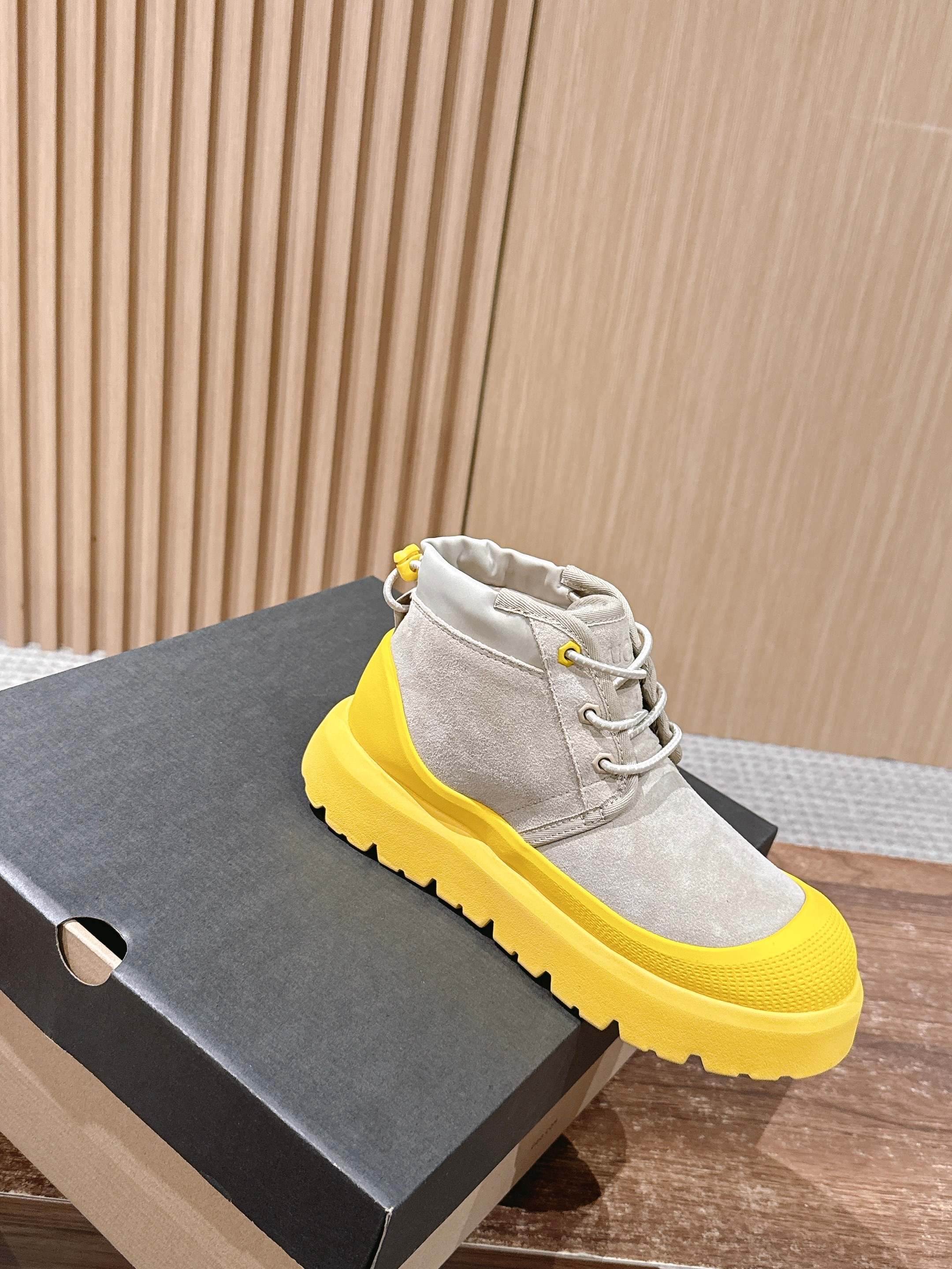 男+10 𝐔𝐆𝐆 油叽叽纽姆防水系列男女同款穿上它和最爱的他 UGG Neumel Weather Hyb 男+10 𝐔𝐆𝐆 油叽叽纽姆防水系列男女同款穿上它和最爱的他 UGG Neumel Weather Hyb