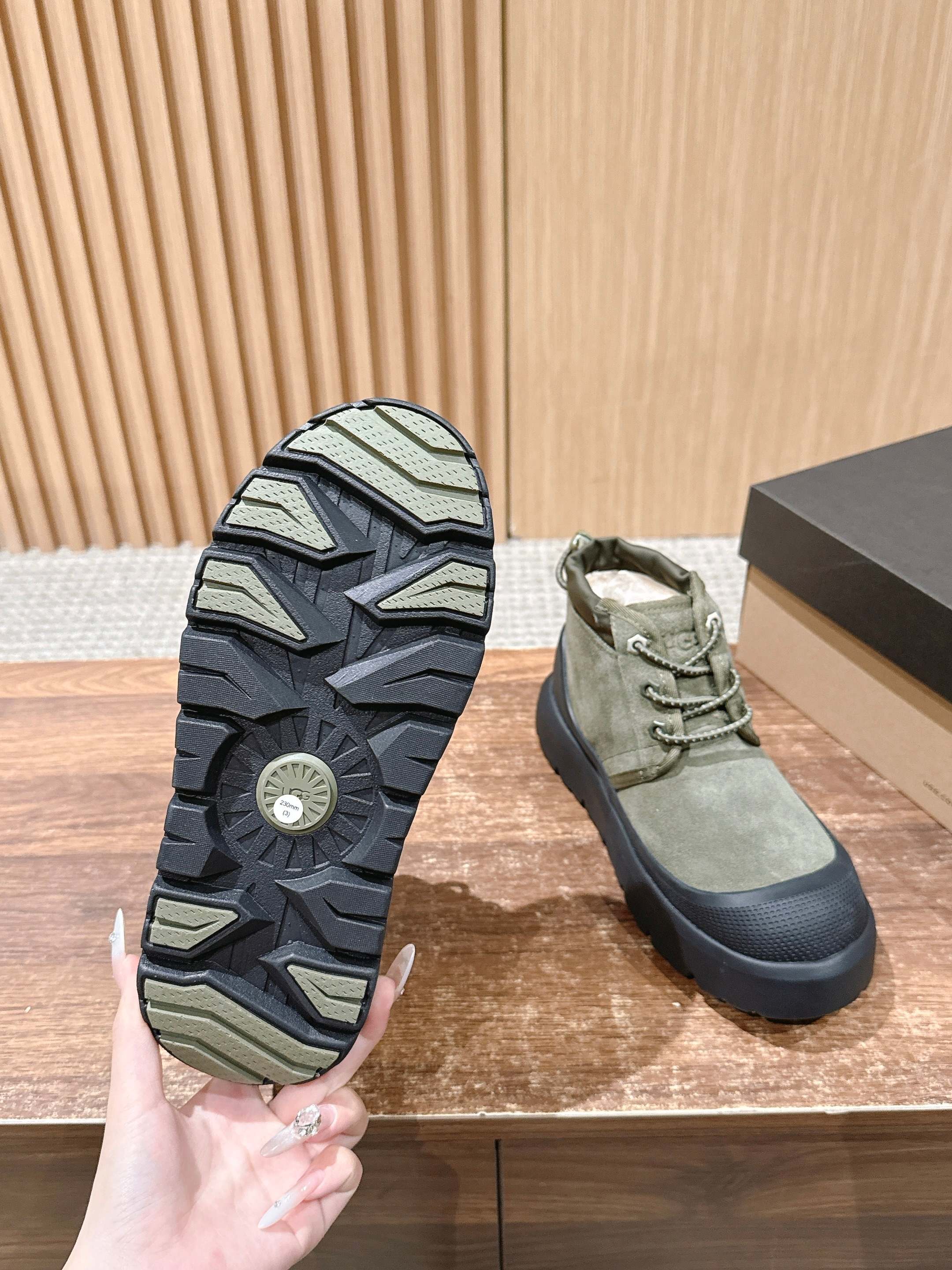 男+10 𝐔𝐆𝐆 油叽叽纽姆防水系列男女同款穿上它和最爱的他 UGG Neumel Weather Hyb 男+10 𝐔𝐆𝐆 油叽叽纽姆防水系列男女同款穿上它和最爱的他 UGG Neumel Weather Hyb