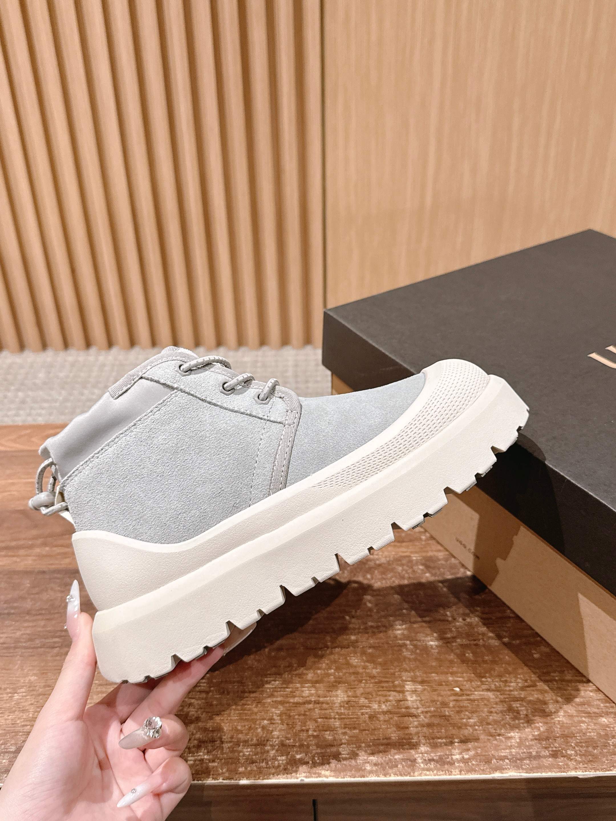 男+10 𝐔𝐆𝐆 油叽叽纽姆防水系列男女同款穿上它和最爱的他 UGG Neumel Weather Hyb 男+10 𝐔𝐆𝐆 油叽叽纽姆防水系列男女同款穿上它和最爱的他 UGG Neumel Weather Hyb