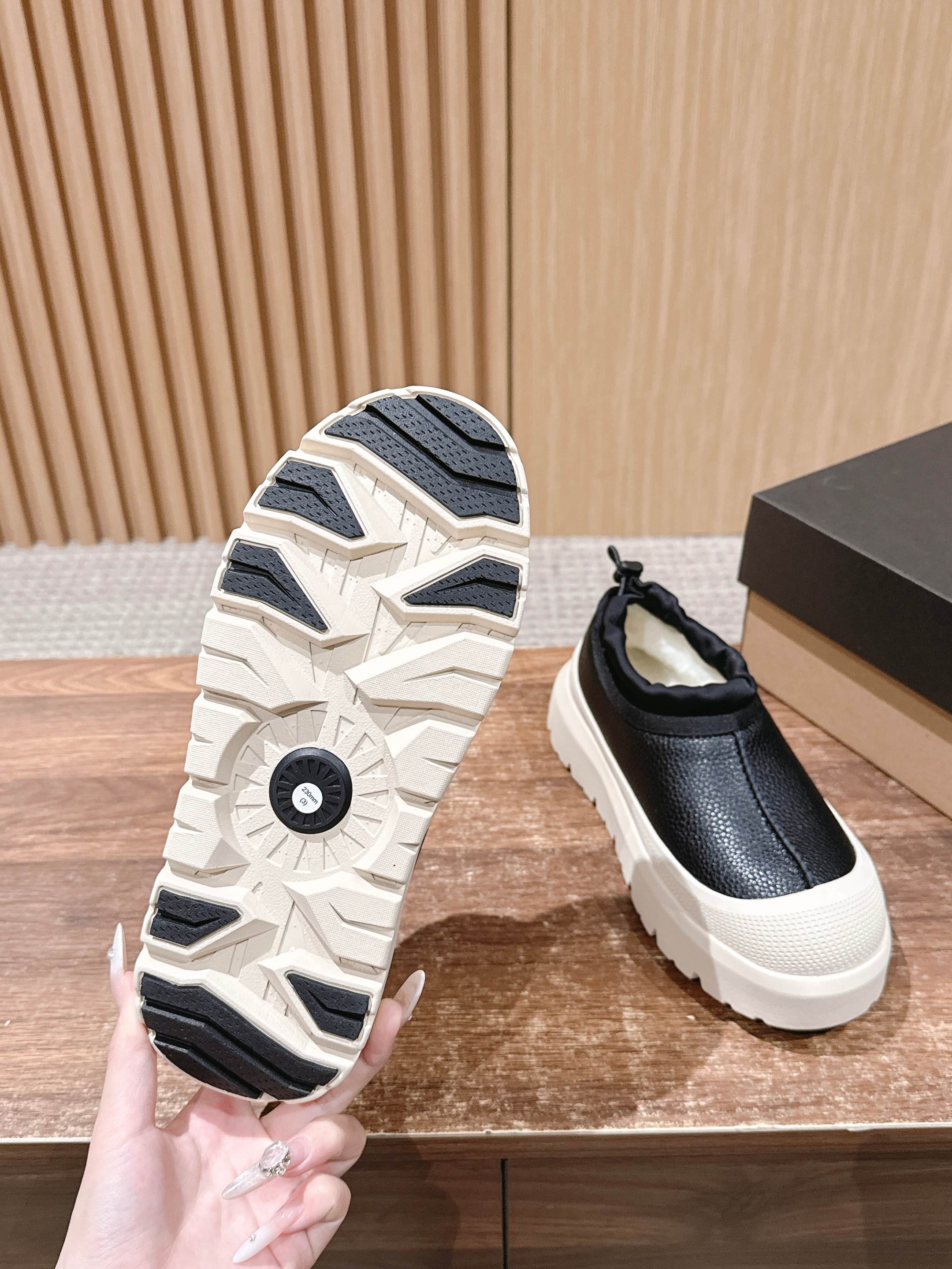 男+10 𝐔𝐆𝐆 油叽叽纽姆防水系列男女同款穿上它和最爱的他 UGG Tasman Weather Hyb 男+10 𝐔𝐆𝐆 油叽叽纽姆防水系列男女同款穿上它和最爱的他 UGG Tasman Weather Hyb