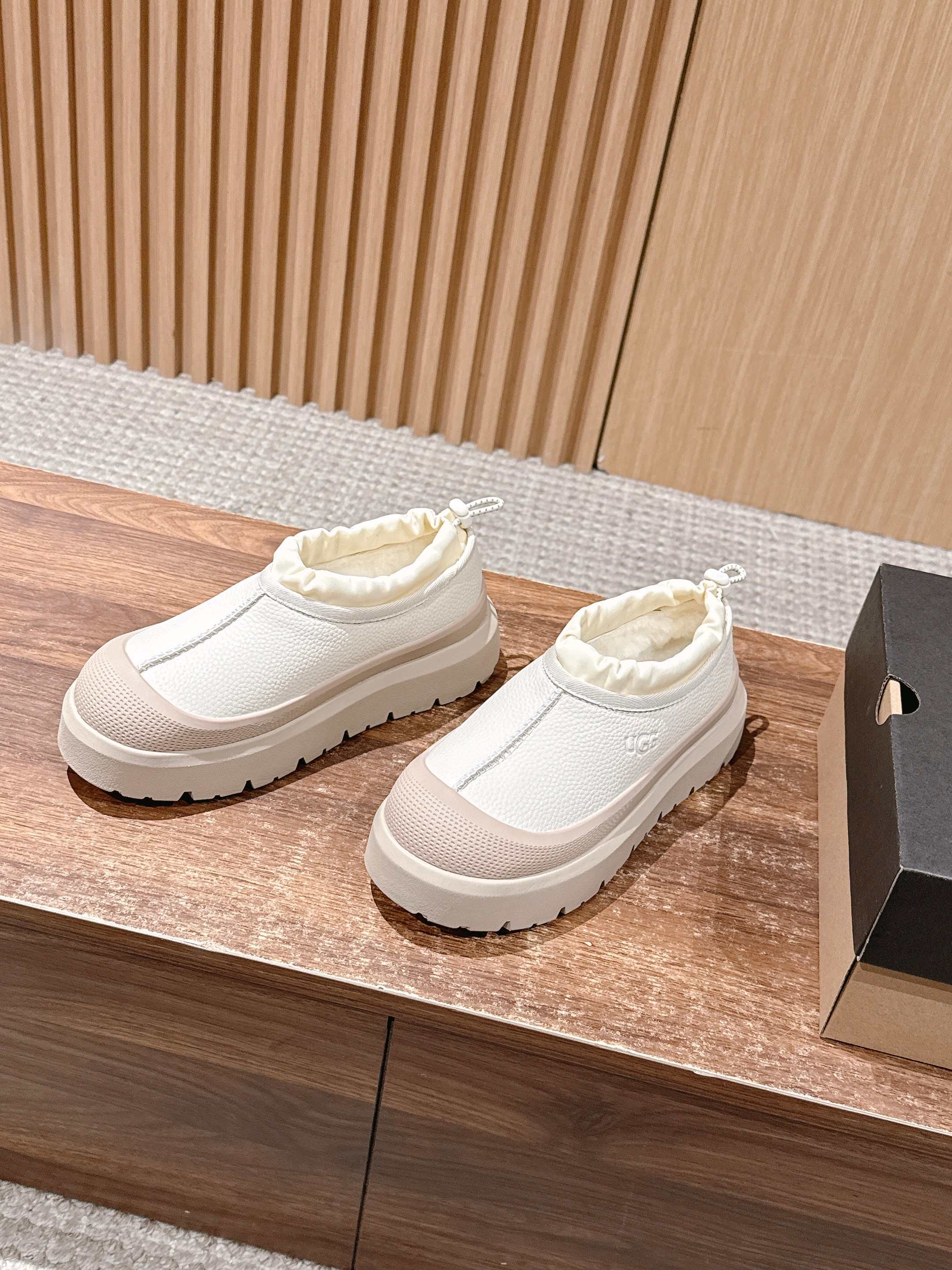 男+10 𝐔𝐆𝐆 油叽叽纽姆防水系列男女同款穿上它和最爱的他 UGG Tasman Weather Hyb 男+10 𝐔𝐆𝐆 油叽叽纽姆防水系列男女同款穿上它和最爱的他 UGG Tasman Weather Hyb