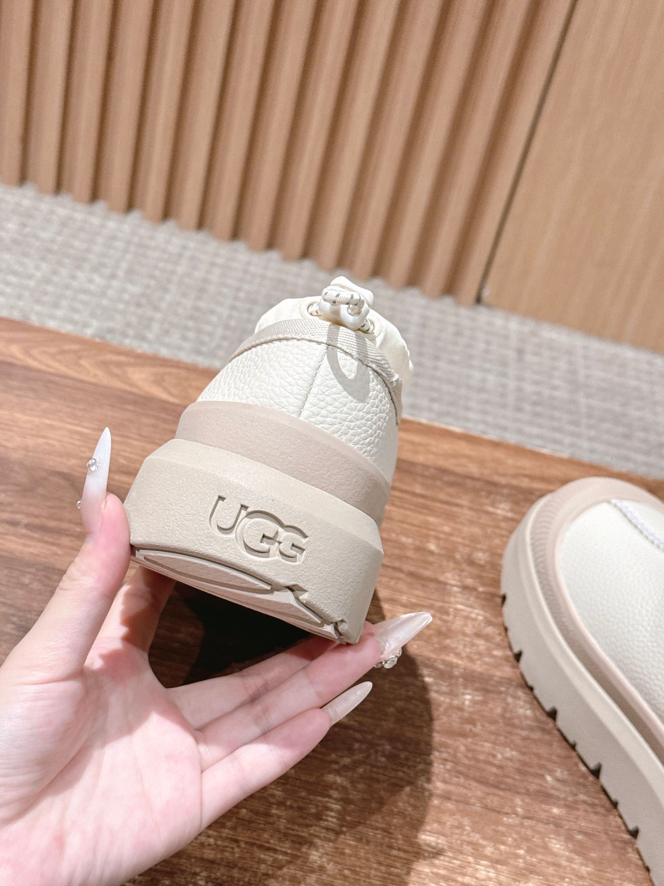 男+10 𝐔𝐆𝐆 油叽叽纽姆防水系列男女同款穿上它和最爱的他 UGG Tasman Weather Hyb 男+10 𝐔𝐆𝐆 油叽叽纽姆防水系列男女同款穿上它和最爱的他 UGG Tasman Weather Hyb