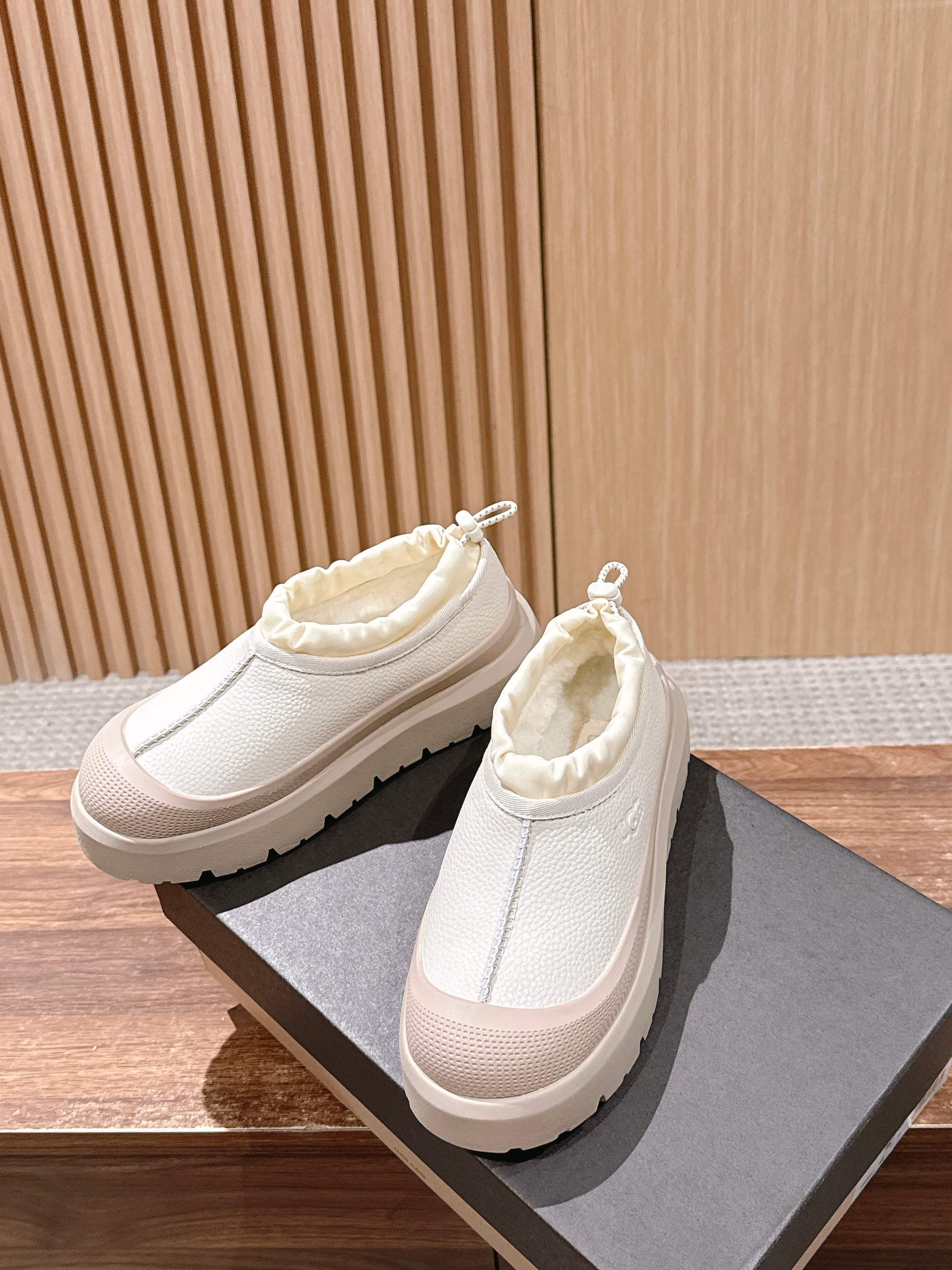 男+10 𝐔𝐆𝐆 油叽叽纽姆防水系列男女同款穿上它和最爱的他 UGG Tasman Weather Hyb 男+10 𝐔𝐆𝐆 油叽叽纽姆防水系列男女同款穿上它和最爱的他 UGG Tasman Weather Hyb