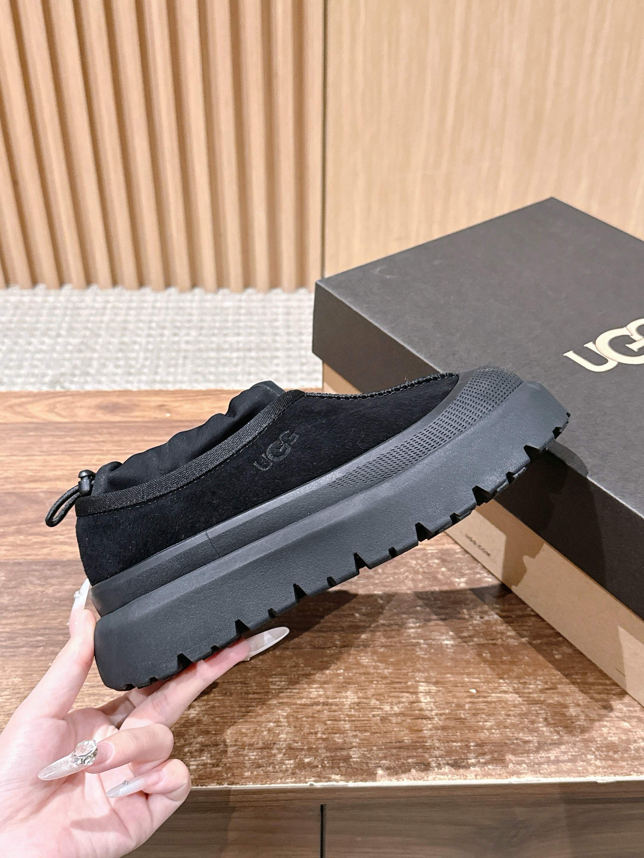 男+10 𝐔𝐆𝐆 油叽叽纽姆防水系列男女同款穿上它和最爱的他 UGG Tasman Weather Hyb 男+10 𝐔𝐆𝐆 油叽叽纽姆防水系列男女同款穿上它和最爱的他 UGG Tasman Weather Hyb