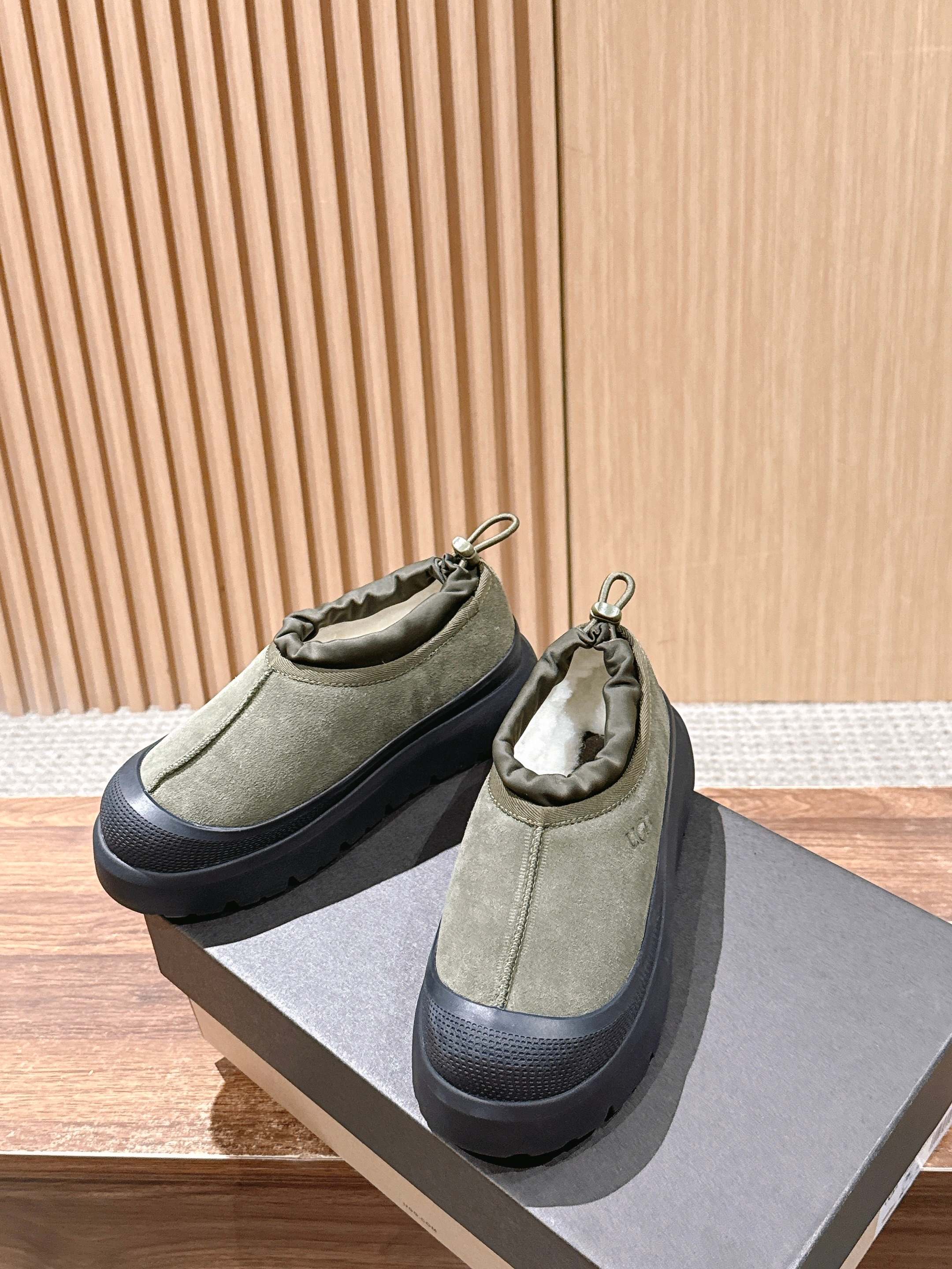 男+10 𝐔𝐆𝐆 油叽叽纽姆防水系列男女同款穿上它和最爱的他 UGG Tasman Weather Hyb 男+10 𝐔𝐆𝐆 油叽叽纽姆防水系列男女同款穿上它和最爱的他 UGG Tasman Weather Hyb