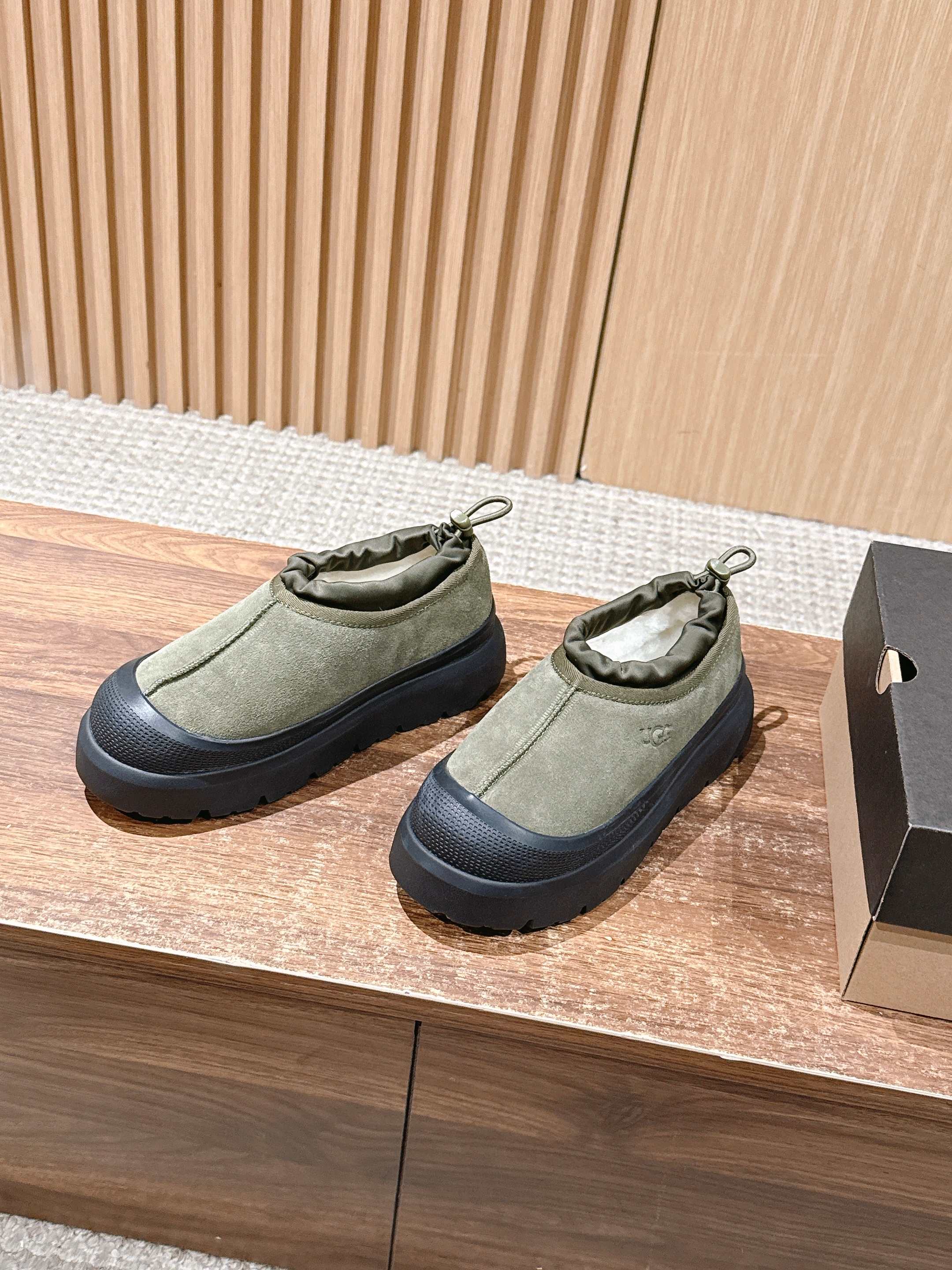 男+10 𝐔𝐆𝐆 油叽叽纽姆防水系列男女同款穿上它和最爱的他 UGG Tasman Weather Hyb 男+10 𝐔𝐆𝐆 油叽叽纽姆防水系列男女同款穿上它和最爱的他 UGG Tasman Weather Hyb