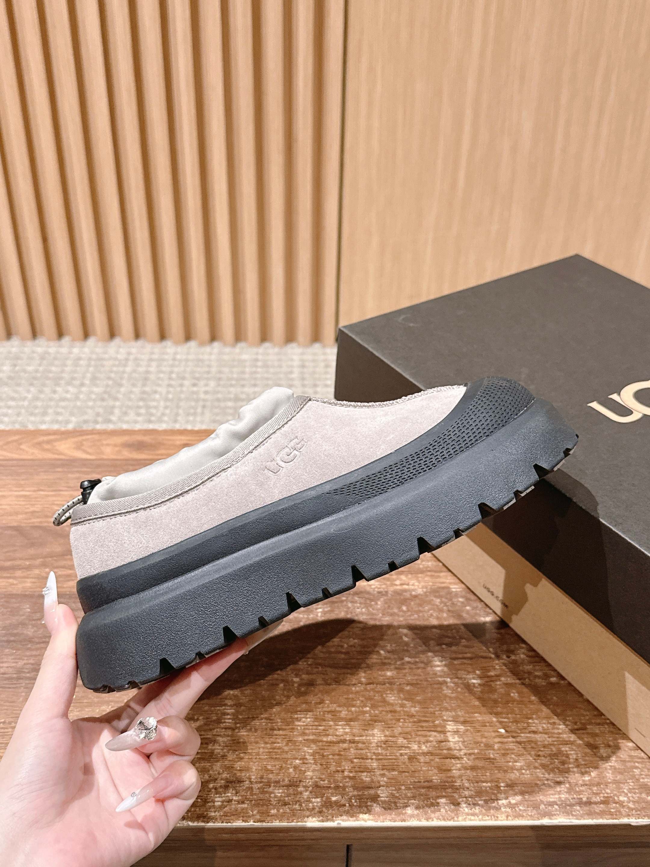 男+10 𝐔𝐆𝐆 油叽叽纽姆防水系列男女同款穿上它和最爱的他 UGG Tasman Weather Hyb 男+10 𝐔𝐆𝐆 油叽叽纽姆防水系列男女同款穿上它和最爱的他 UGG Tasman Weather Hyb