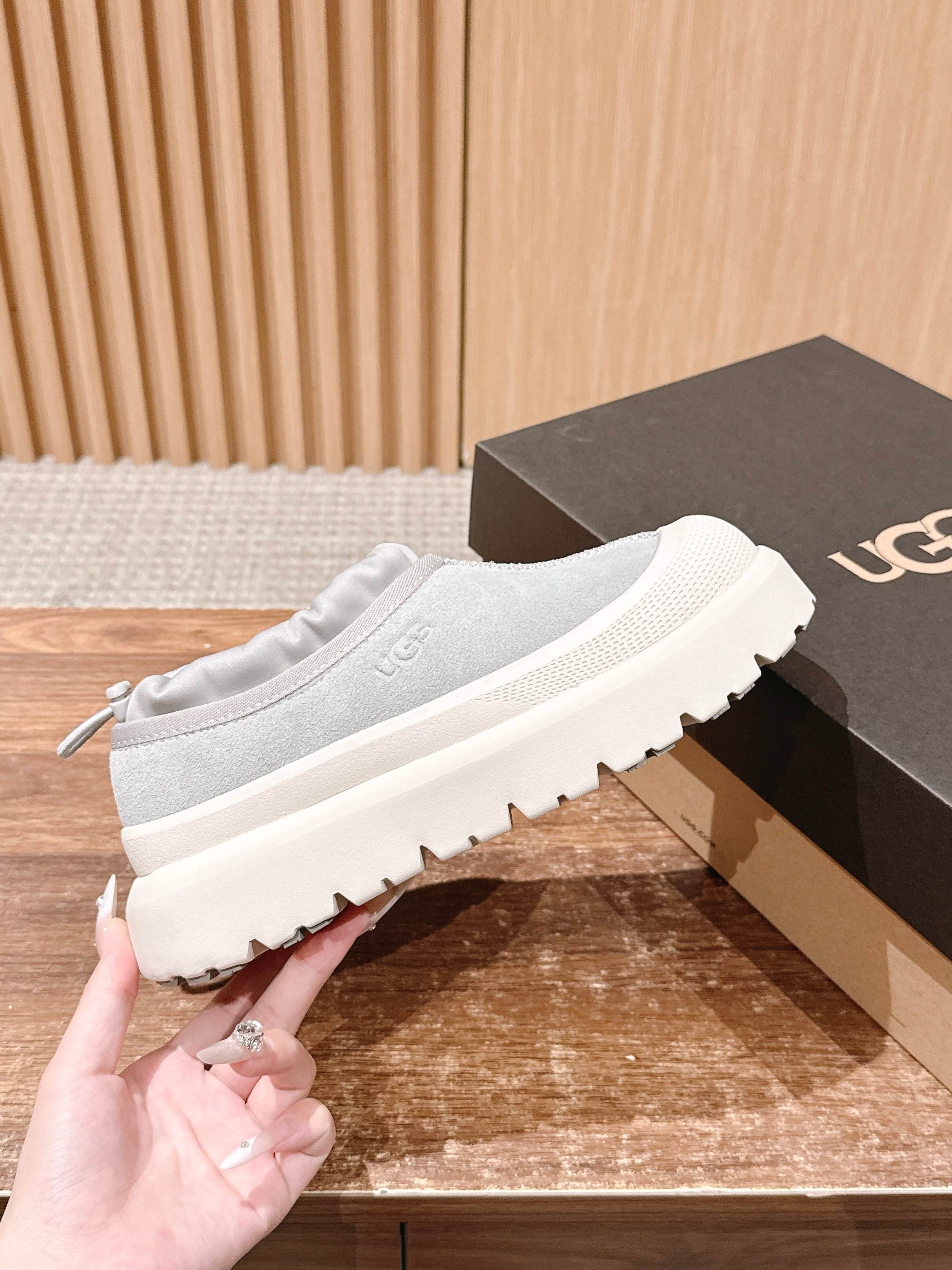 男+10 𝐔𝐆𝐆 油叽叽纽姆防水系列男女同款穿上它和最爱的他 UGG Tasman Weather Hyb 男+10 𝐔𝐆𝐆 油叽叽纽姆防水系列男女同款穿上它和最爱的他 UGG Tasman Weather Hyb