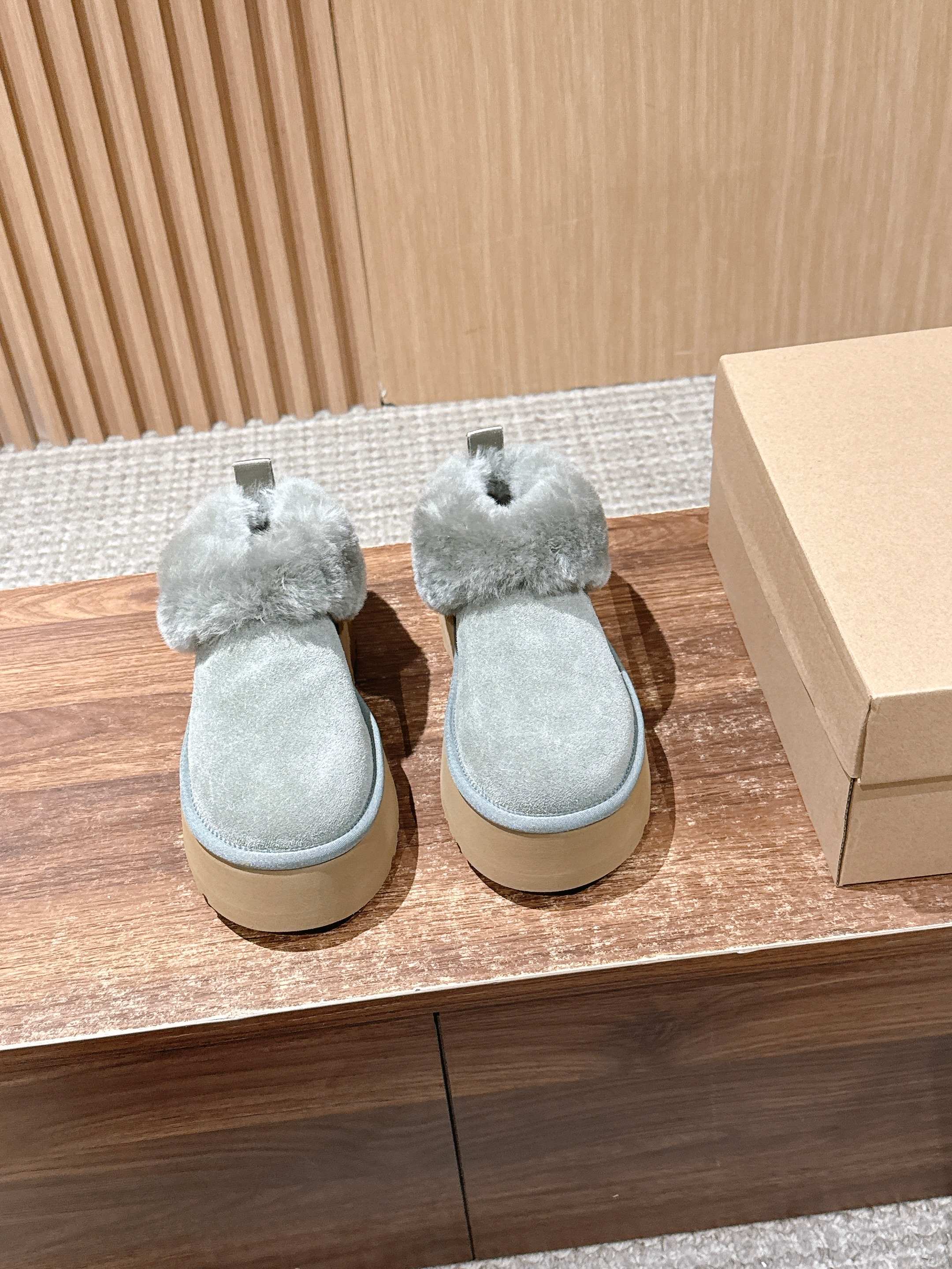 NO:496713,# Oil Jiji autumn and winter new Tacile home slippers, real wool inside, three-layer and half-combination eva foaming sole Sheepskin fur shoes collar, overflowing design, cute, sweet, relaxed and lazy, easy to put on and take off with one foot. Thick sole design of about 4.5 cm, loose Size35-41 (40 41 custom made without return), snow boots, boots, sheepskin19860909# 油叽叽秋冬新款塔茨勒居家便鞋,内里真羊毛,三层半组合eva发泡大底 羊皮毛鞋鞋领,溢毛设计,可爱甜美松弛慵懒 一脚蹬穿脱方便 约4.5厘米的厚底设计,松弛 Size35-41（40 41订做不退换）,雪地靴,boots,sheepskin,Women's Shoes