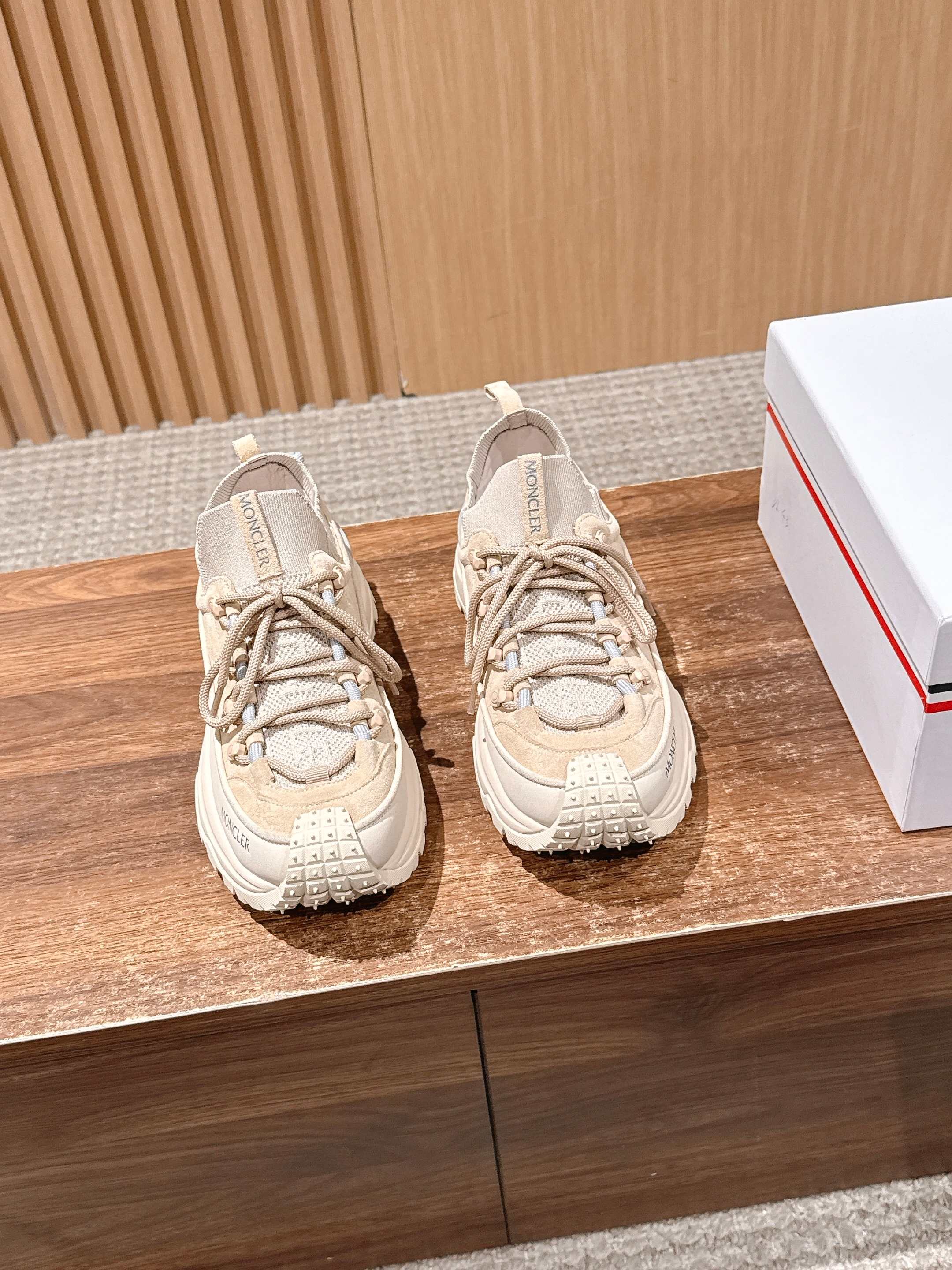 NO:512311,Moncler Trailgrip new men's sneakers series Lite3 retro color scheme, versatile and outdoor atmosphere GTX silver style full of technology, can be used for daily commuting Size39-44 (38/45 custom-made non-return and exchange), casual shoes/sports, Moncler, sneakers19860909Moncler Trailgrip 蒙口新款男士运动鞋系列 Lite3复古配色,百搭又有户外氛围感 GTX银色款科技感满满,日常通勤也能驾驭 Size39-44（38/45定制不退换）,休闲鞋/运动鞋,Moncler,sneakers,Women's Shoes