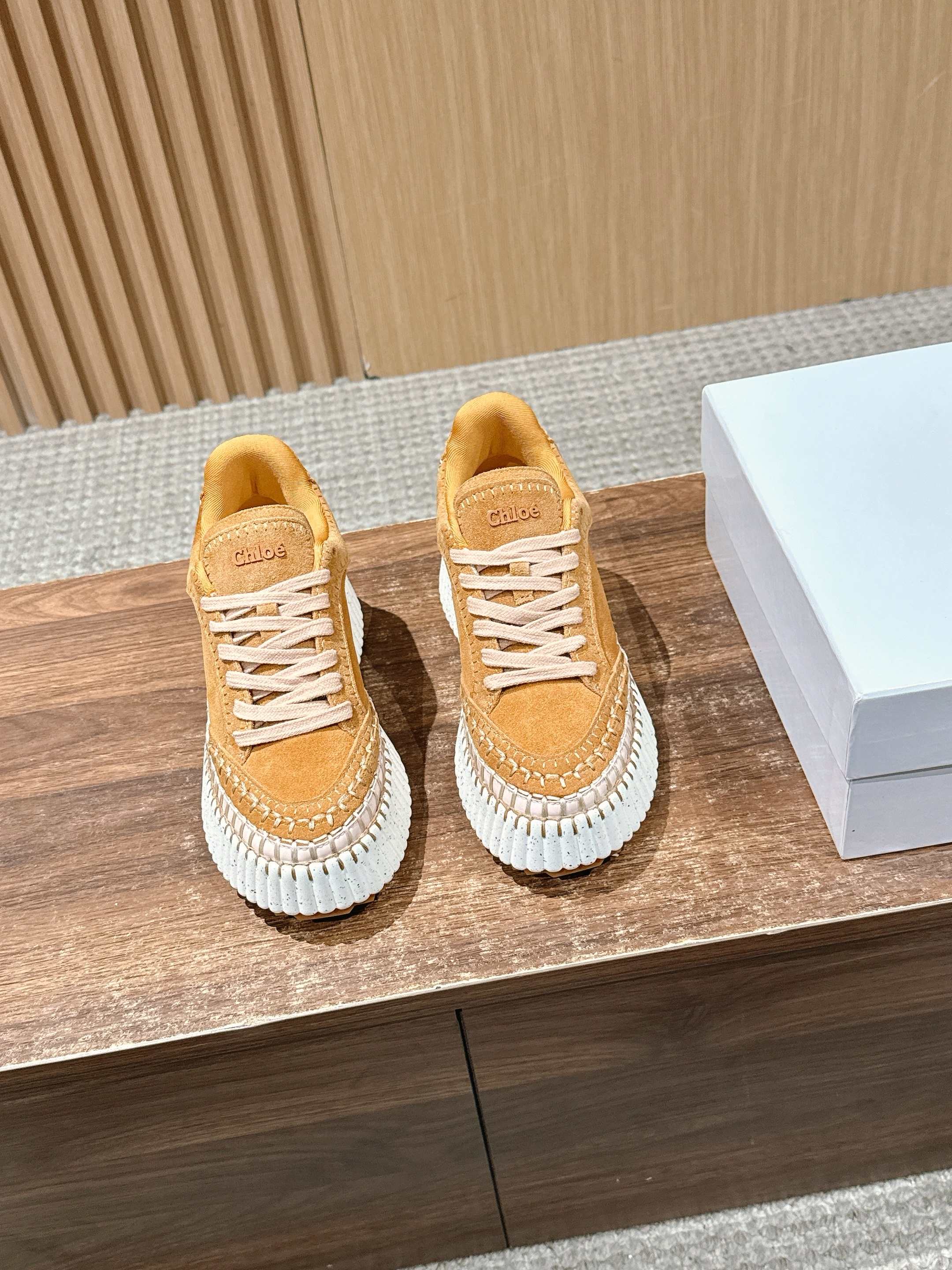 NO:512317,【8cm】 #Koyi's new sneakers, white shoes, Joey Yung and Sun Yi and Song Qian's star style, raw materials are made of renewable biomaterials, fully hand-sewn mark thread, visible to the naked eye, all hand-made, environmental protection and fashion set together to outline the fresh atmosphere of spring with a sense of rhythm, light and versatile, all seasons to wear, rubber foam sole private mold sole Size35-40 (40 custom made without return or exchange), casual shoes/sneakers, sneakers19860909【8cm】 #蔻依新款运动鞋小白鞋、容祖儿和孙怡宋茜明星同款、原材料是可再生物料制作、全手工缝马克线、肉眼可见皆是手工制造、环保与时尚集一起用韵律感勾勒春天清新的气息、轻盈百搭四季可穿 橡胶发泡底私模大底 Size35-40（40定做不退换）,休闲鞋/运动鞋,sneakers,Women's Shoes