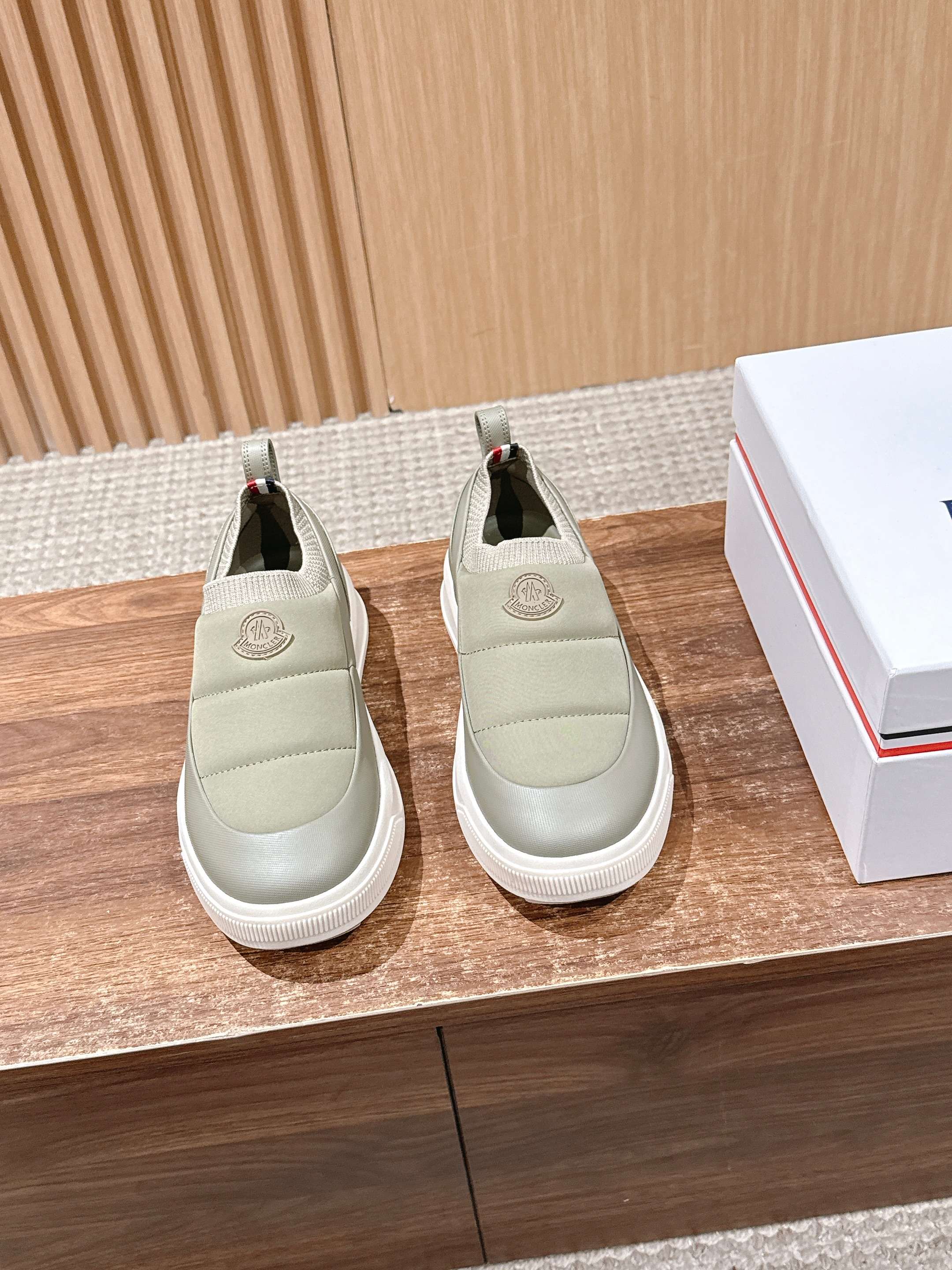 NO:559463,MONCLER ALTIVE Men's new thick-soled casual men's sports shoes, skate shoes, biscuit shoes, really cool, a versatile and fashionable kid in the shoe cabinet ~ Size39-46 (45/46 customization is non-refundable), casual shoes/sports shoes, Moncler, sneakers19860909MONCLER ALTIVE 蒙口新款厚底休闲男士运动鞋 滑板鞋 饼干鞋 真的好酷 鞋柜里的百搭时髦崽～ Size39-46（45/46定制不退换）,休闲鞋/运动鞋,Moncler,sneakers,Women's Shoes