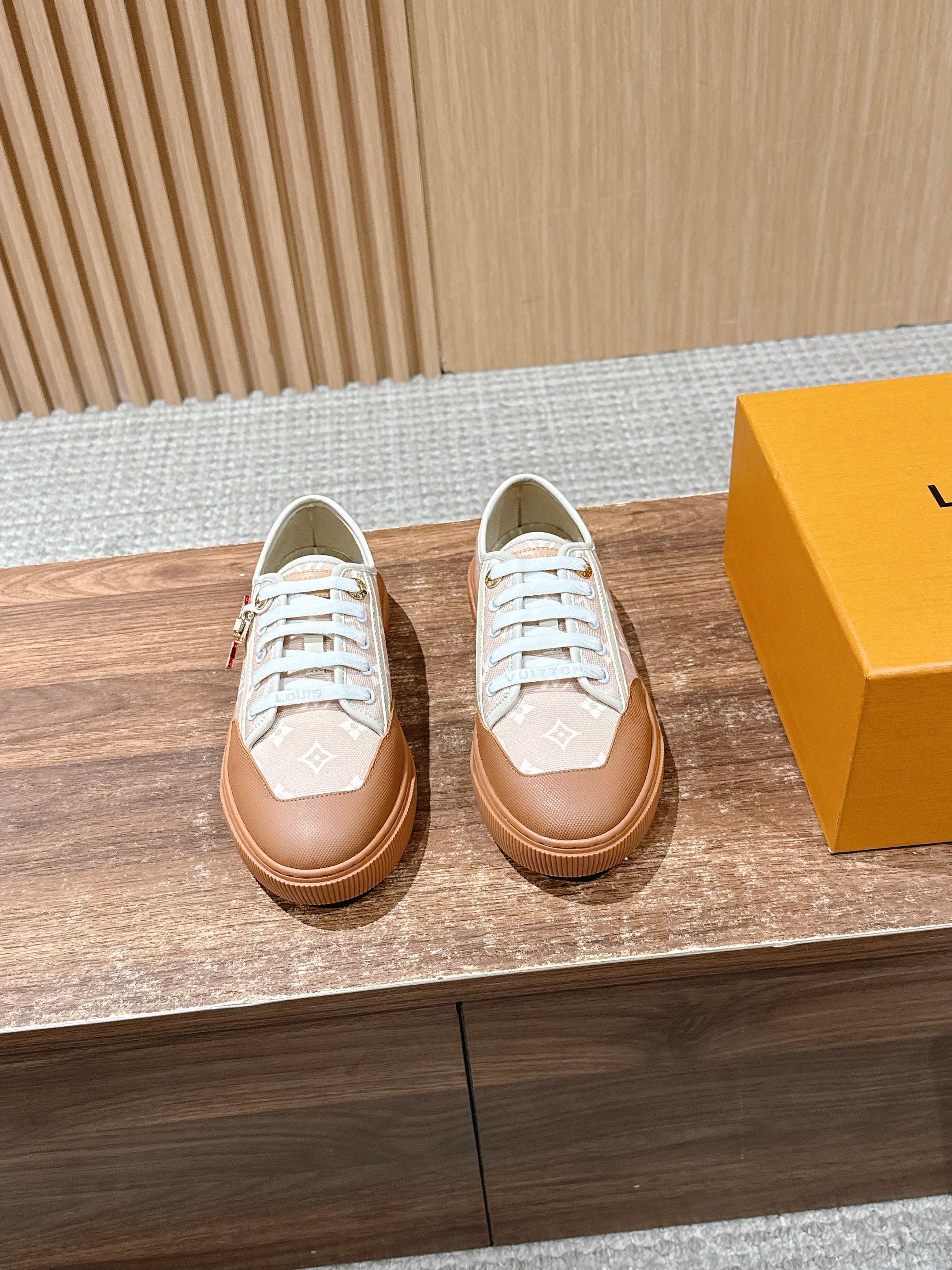 NO:562593,Donkey brand co-branded cat shoes, LV and cat artist Grace bring a new series (ˊωˋ*) cute cat stars are coming 'Cat sneaky, cute attack! Size35-39 (40/41 customization is non-returnable), casual shoes/sneakers, louis vuitton, louis vuitton, sneakers19860909驴牌联名款猫猫鞋 LV结合猫咪艺术家Grace带来全新系列(ˊωˋ*)呆萌猫星人可爱来袭「猫猫祟祟,可爱出击！ Size35-39（40/41定制不退换）,休闲鞋/运动鞋,louis vuitton,louis vuitton,sneakers,Women's Shoes