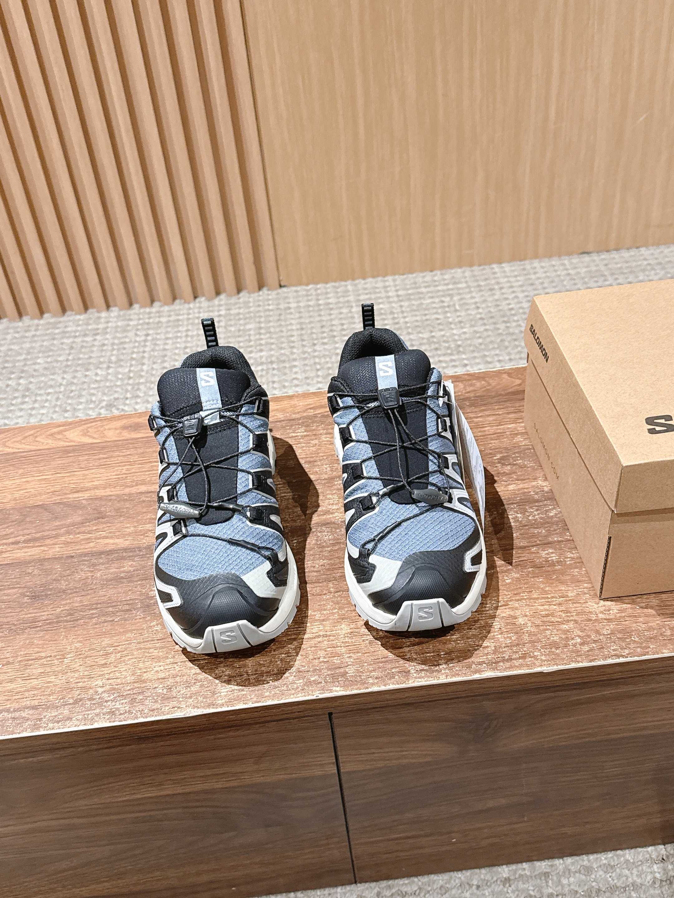 NO:578126,Salomon XA Pro 3D V9 GTX is a comfortable and versatile hiking shoe, suitable for use in various complex terrains. The Contagrip rubber outsole has excellent grip and is suitable for complex terrains such as mud and stone roads, ensuring that the wearer is rock solid. Sensifit technology intelligent shoe last design can fit the foot in all directions, provide excellent wrapping, reduce friction between the shoe and the foot, and make the feet more stable during exercise. Size Female 36-39  Men's size 40-45 (45 customized, non-refundable), casual shoes/sports shoes, sneakers19860909Salomon 萨洛蒙XA Pro 3D V9 GTX是一款舒适百搭的徒步鞋,适合在各种复杂地形中使用.Contagrip 橡胶大底具备卓越的抓地力,适用于泥泞、石头路面等复杂地形,确保穿着者稳如磐石. Sensifit技术智能鞋楦设计可全方位贴合足部,提供出色的包裹性,减少鞋子与脚之间的摩擦,使双脚在运动中更加稳定. Size女码36-39 男码40-45（45定制不退换）,休闲鞋/运动鞋,sneakers,Women's Shoes