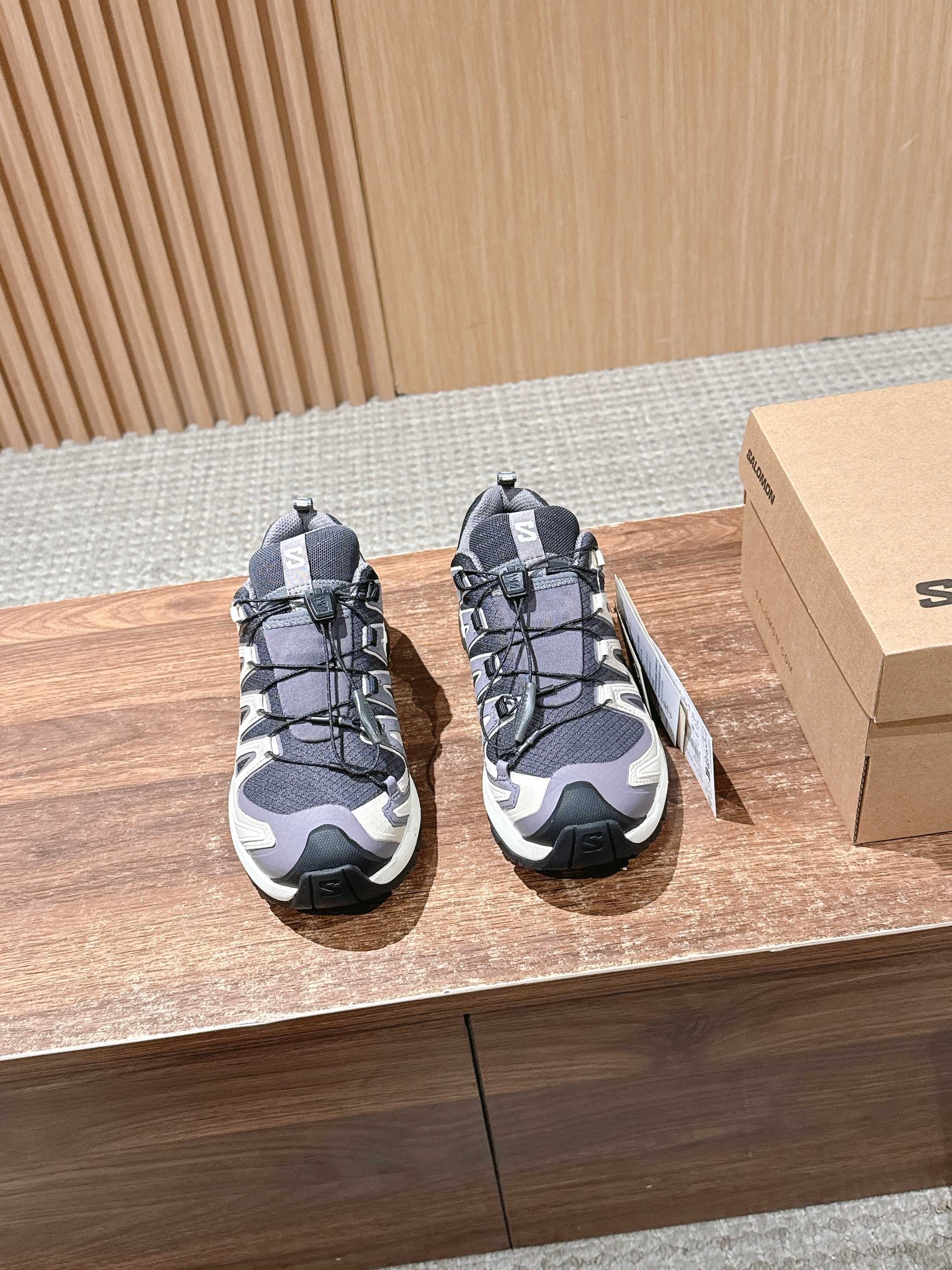 NO:578132,#Female size only Salomon XA Pro 3D V9 GTX is a comfortable and versatile hiking shoe, suitable for use in various complex terrains. The Contagrip rubber outsole has excellent grip and is suitable for complex terrains such as mud and stone roads, ensuring that the wearer is rock solid. The intelligent shoe last design of Sensifit technology can fit the foot in all directions, provide excellent wrapping, reduce friction between the shoe and the foot, and make the feet more stable during exercise.  Size women's size 36-39, casual shoes/sports shoes, sneakers19860909＃限女码 Salomon 萨洛蒙XA Pro 3D V9 GTX是一款舒适百搭的徒步鞋,适合在各种复杂地形中使用.Contagrip 橡胶大底具备卓越的抓地力,适用于泥泞、石头路面等复杂地形,确保穿着者稳如磐石. Sensifit技术智能鞋楦设计可全方位贴合足部,提供出色的包裹性,减少鞋子与脚之间的摩擦,使双脚在运动中更加稳定. Size女码36-39,休闲鞋/运动鞋,sneakers,Women's Shoes