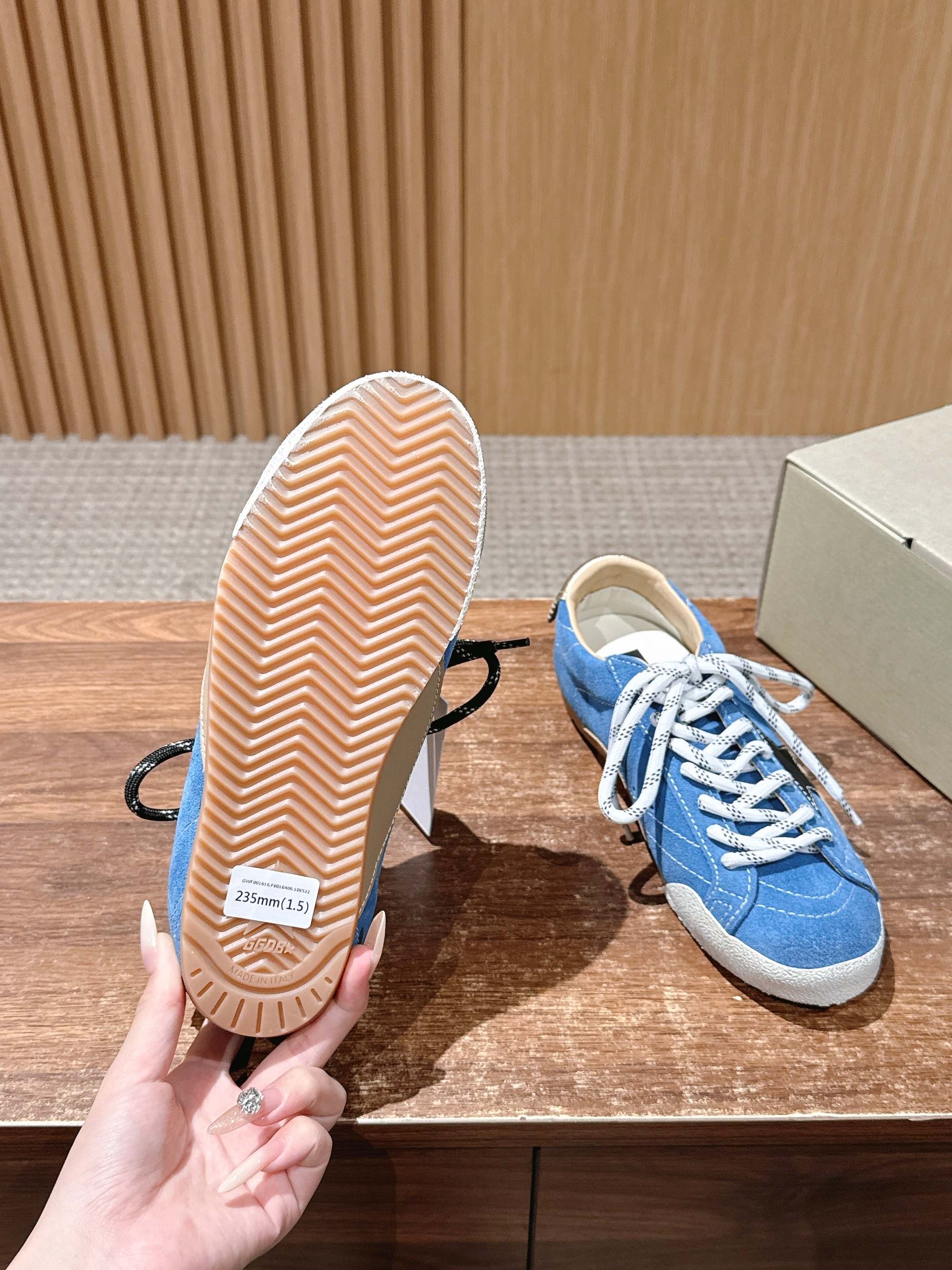 𝐆𝐎𝐋𝐃𝐄𝐍 𝐆𝐎𝐎𝐒𝐄 𝐓𝐑𝐔𝐄 𝐒𝐓𝐀𝐑#脏脏鞋那可是无人不知、无人不晓的时尚单品,简直就是各路明星、网红、大咖们 𝐆𝐎𝐋𝐃𝐄𝐍 𝐆𝐎𝐎𝐒𝐄 𝐓𝐑𝐔𝐄 𝐒𝐓𝐀𝐑#脏脏鞋那可是无人不知、无人不晓的时尚单品,简直就是各路明星、网红、大咖们