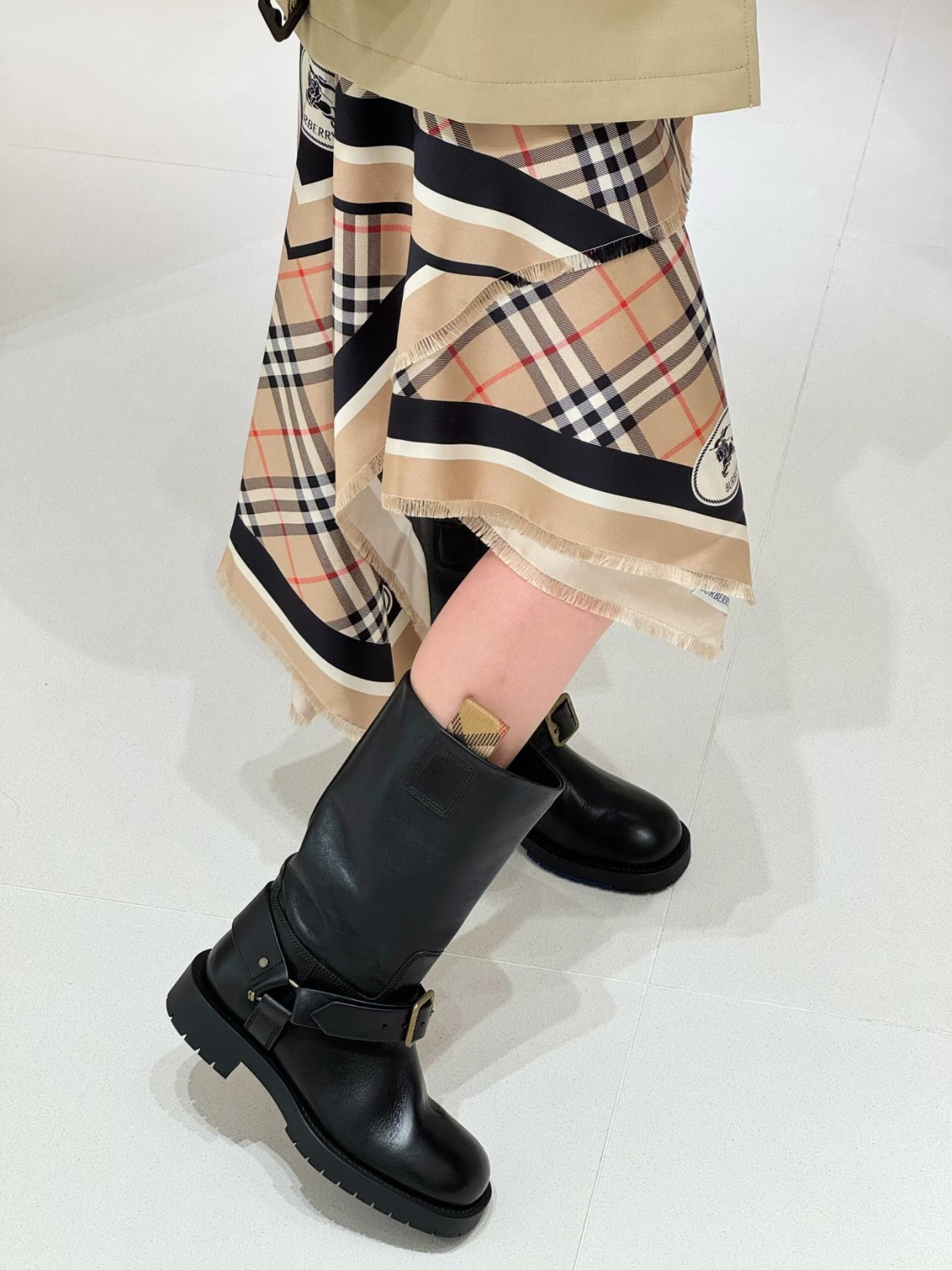 NO:593717,Upper foot picture reference#,boots,boots19860909上脚图参考#,靴子,boots,Women's Shoes