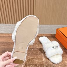 Hermer Giulia毛拖系列Kelly扣H毛拖鞋 万年经典款羊毛‘H’拖鞋 经典H拖搭配Kelly扣更为亮眼!一双 Hermer Giulia毛拖系列Kelly扣H毛拖鞋 万年经典款羊毛‘H’拖鞋 经典H拖搭配Kelly扣更为亮眼!一双