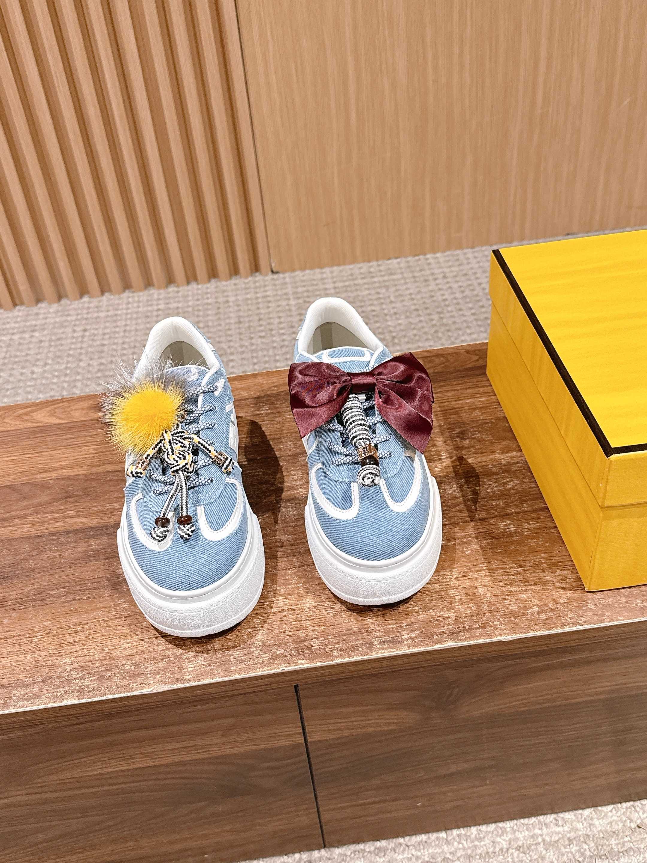 NO:616381,FENDI Match Platform Fendi's new thick-soled casual sneakers have similar shoe styles and add FF retro design. The upper is made of suede and leather stitching. The raised double F logo on the side is lining with terry velvet. The upper foot is super soft, light and comfortable to wear with a sweater. It has a youthful feel. Size: #35-40 (custom-made for 40, non-refundable), casual shoes/sports shoes, fendi, fendi, tom  ford,sneakers,hoodie,sweatshirts,chamois leather19860909FENDI Match Platform 芬迪新款厚底休闲运动鞋 鞋型差不多 添加了FF复古的设计 鞋面采用麂皮和皮革拼接组合 侧面凸起的双F logo内里采用毛巾绒里 上脚超级柔软 轻便 舒适搭配卫衣 少年感满满 Size:#35-40（40订做不退换）,休闲鞋/运动鞋,fendi,fendi,tom ford,sneakers,hoodie,sweatshirts,chamois leather,Women's Shoes