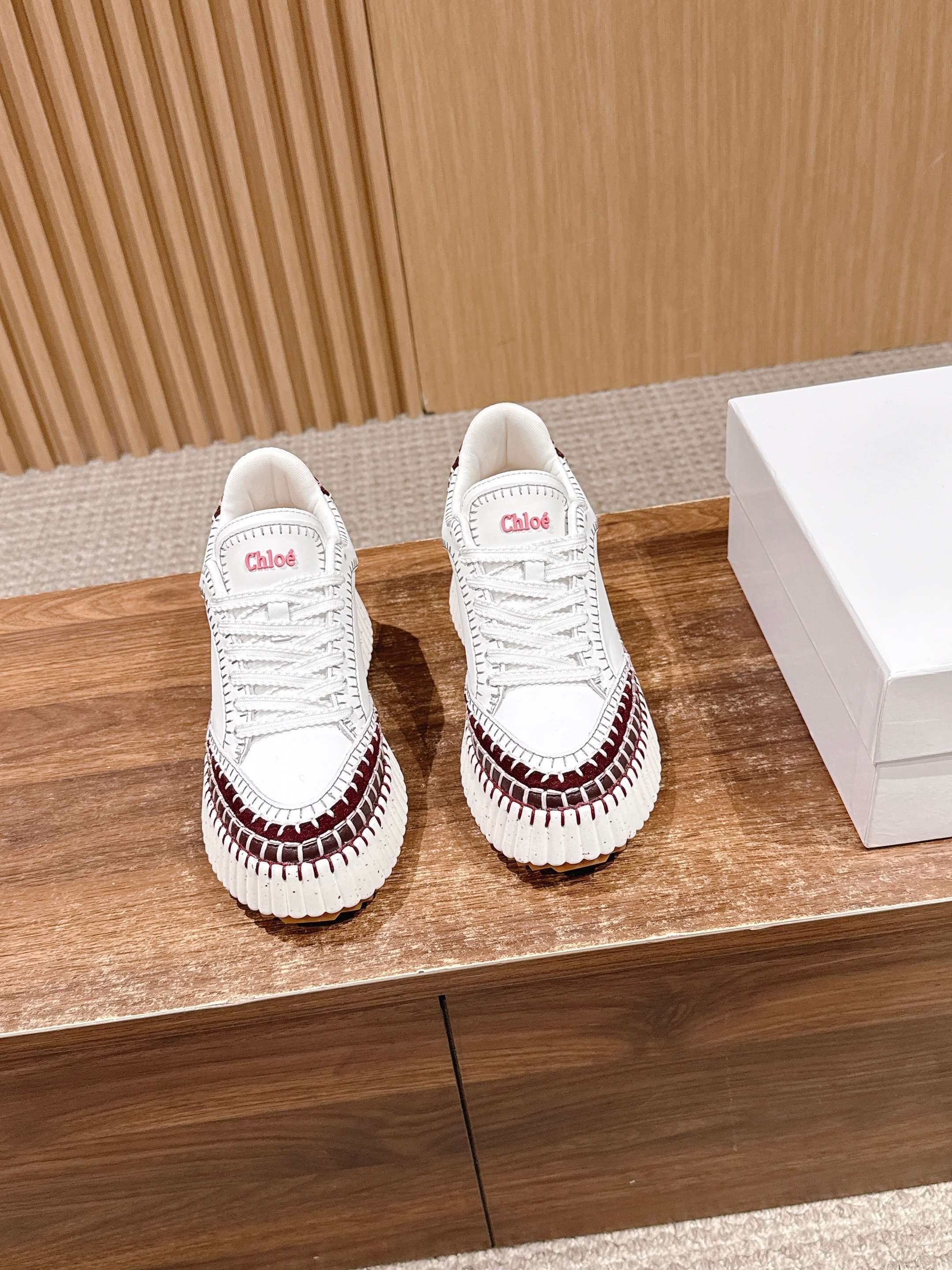 NO:616384,[8cm] #Choi's new sports shoes, white shoes, the same style as those of Joey Yung and Sun Yi Song Qian. The raw materials are made of renewable materials. They are all hand-stitched with Mark thread. They are all handmade to the naked eye. Environmental protection and fashion are combined to outline the fresh breath of spring with a sense of rhythm. They are light and versatile and can be worn in all seasons. Rubber foam bottom private mold outsole Size 35-40 (customized for 40, non-refundable), casual shoes/sports shoes, sneakers19860909【8cm】 #蔻依新款运动鞋小白鞋、容祖儿和孙怡宋茜明星同款、原材料是可再生物料制作、全手工缝马克线、肉眼可见皆是手工制造、环保与时尚集一起用韵律感勾勒春天清新的气息、轻盈百搭四季可穿 橡胶发泡底私模大底 Size35-40（40定做不退换）,休闲鞋/运动鞋,sneakers,Women's Shoes