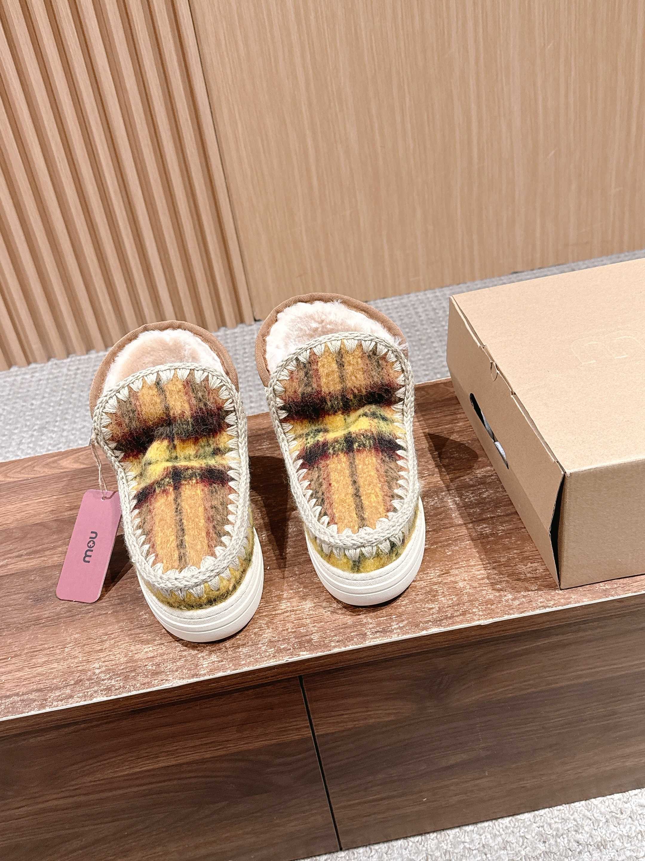 NO:630549,#Autumn-Winter Snow Boots Original and lovely appearance, pure hand-woven wool wool and fur, warm and comfortable, double the care of your feet. A must-have item for winter, suede material, original non-slip outsole Size35-41 (40/41 custom-made, non-refundable), snow boots, boots, chamois leather19860909＃秋冬雪地靴 原始可爱的外观,纯手工钩织羊毛毛线羊毛皮毛一体 保暖舒适加倍呵护双脚 冬天必备单品 麂皮材质 原版防滑大底 Size35-41（40/41定做不退换）,雪地靴,boots,chamois leather,Women's Shoes