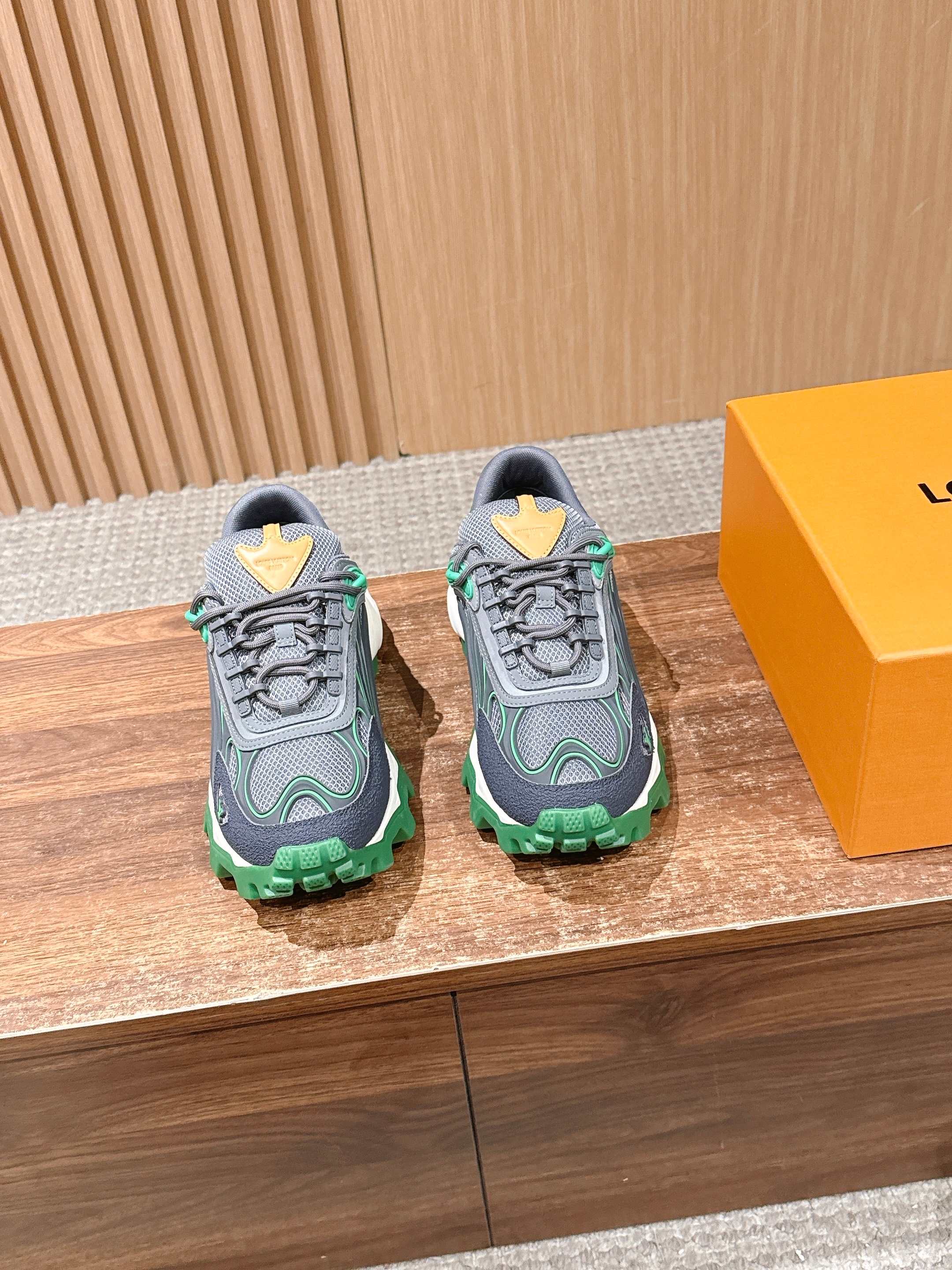 NO:706324,The 2026 new men's sneakers co-branded by LV Pharrell Williams are made of black mesh + rubber. They are lightweight and wear-resistant. The thick-soled design is super supportive and is suitable for daily wear or sports!  The upper texture + metal shoelace buckle is full of details and highly recognizable. With the creative blessing of Fei Dong, it has both fashion and function. It is a must-have for fashionistas!  Size 39-46 (46 customized, non-refundable), dad shoes, louis vuitton, sneakers19860909LV Pharrell Williams 菲董联名的2026新款男士运动鞋 黑色网布+橡胶材质,轻便又耐磨,厚底设计超有支撑力,日常穿搭或运动都OK！鞋面纹理+金属鞋带扣,细节满分,辨识度超高.菲董的创意加持,时尚与功能兼备,潮人必入！ Size 39-46（46定制不退换）,老爹鞋,louis vuitton,sneakers,Women's Shoes