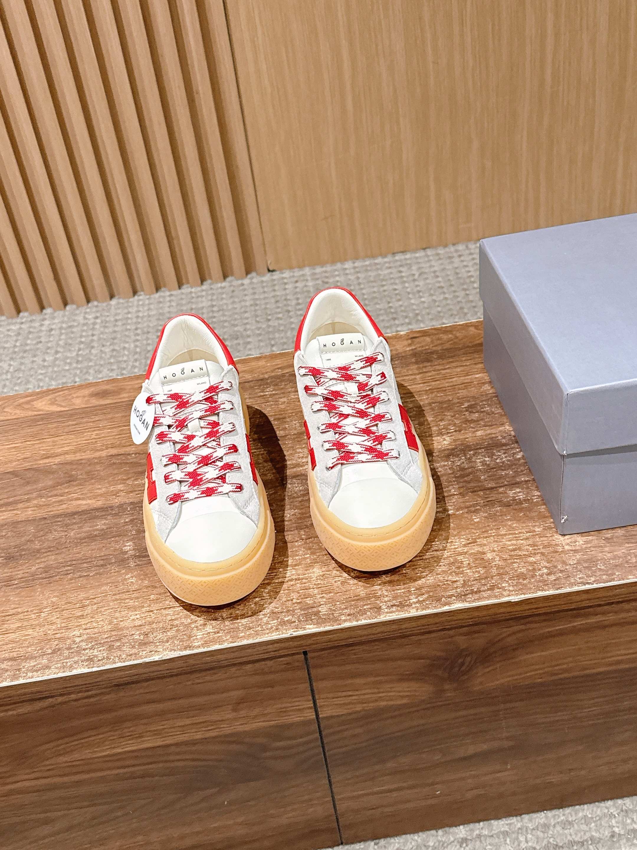 NO:707676,HOGAN H705 Haoge's new sports shoes, thick-soled casual shoes, draw inspiration from skateboarding, rubber soles with colorful uppers, a unique combination of retro and fashion [Like R] The heel height is 5.6cm, the toe is designed with a shell toe, which makes it look much smaller. Size35-39/40 Customized, non-returnable, casual shoes/sports shoes, sneakers19860909HOGAN H705 豪格新款运动鞋 厚底休闲鞋 从滑板运动中汲取灵感,橡胶底搭配彩色鞋面,有种复古与时尚结合的别致[赞R]跟高5.6cm,鞋头做了点贝壳头设计,显得小巧许多 Size35-39/40定制不退换,休闲鞋/运动鞋,sneakers,Women's Shoes