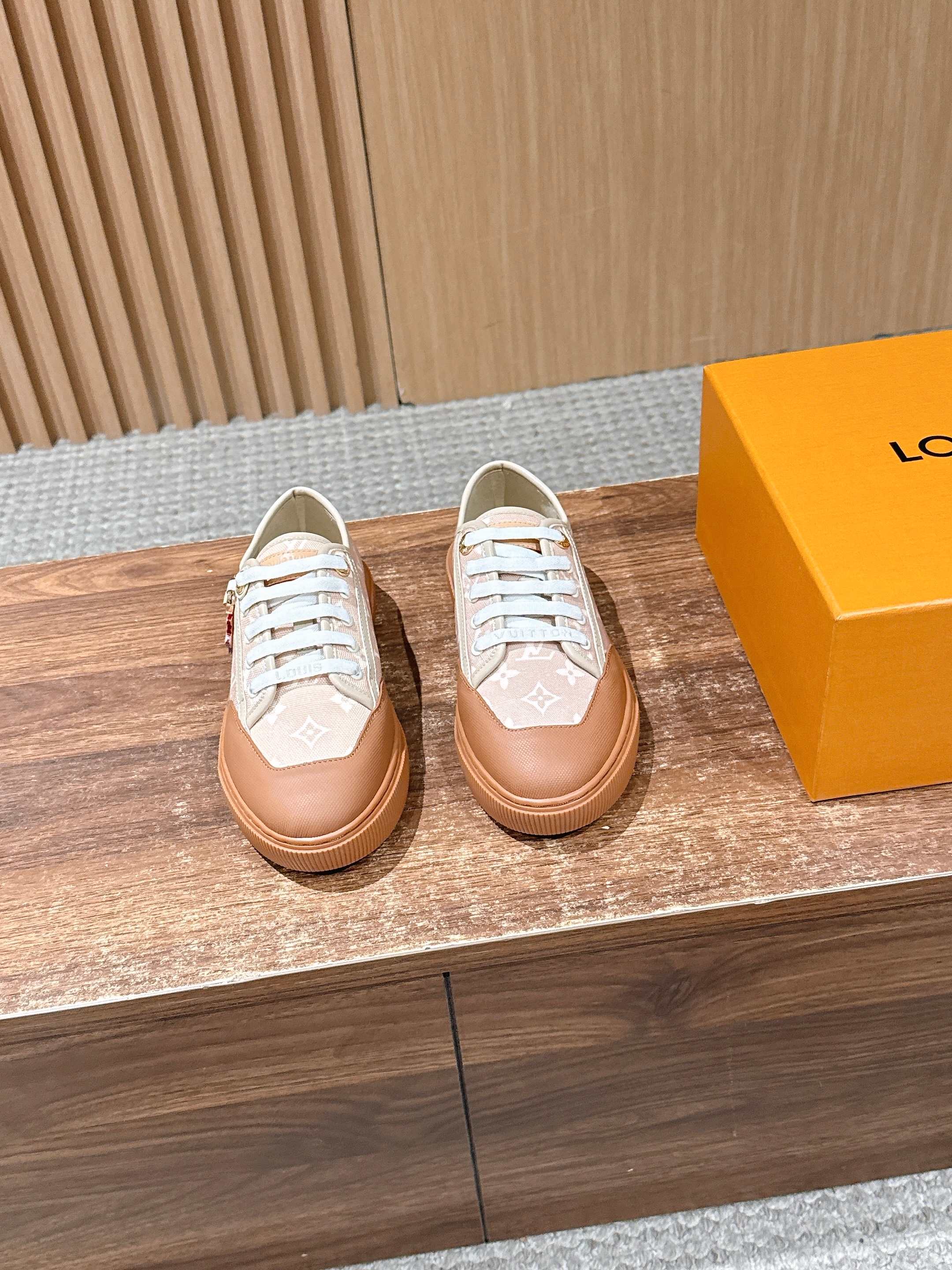 NO:723835,LV teamed up with cat artist Grace to bring a new series (ˊωˋ*) of cute and cute cat stars. 'Cat is sneaky and cute! Size35-39 (40/41 customization is non-returnable), casual shoes/sneakers, louis vuitton, sneakers19860909LV 结合猫咪艺术家Grace带来全新系列(ˊωˋ*)呆萌猫星人可爱来袭「猫猫祟祟,可爱出击！ Size35-39（40/41定制不退换）,休闲鞋/运动鞋,louis vuitton,sneakers,Women's Shoes