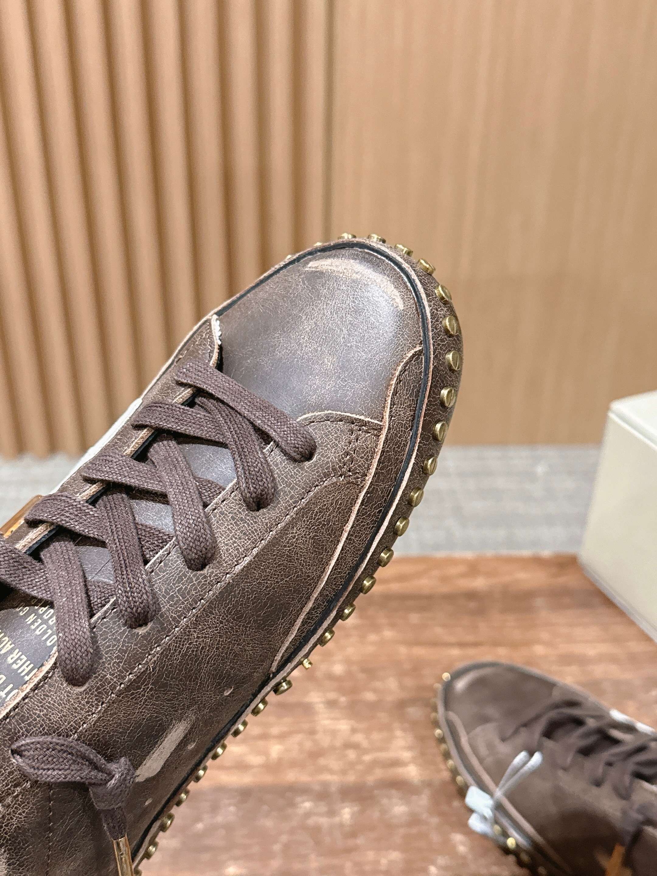 Golden Goose#沙漠西部牛仔风 脏脏鞋那可是无人不知、无人不晓的时尚单品，简直就是各路明星、网红、大咖们的最爱