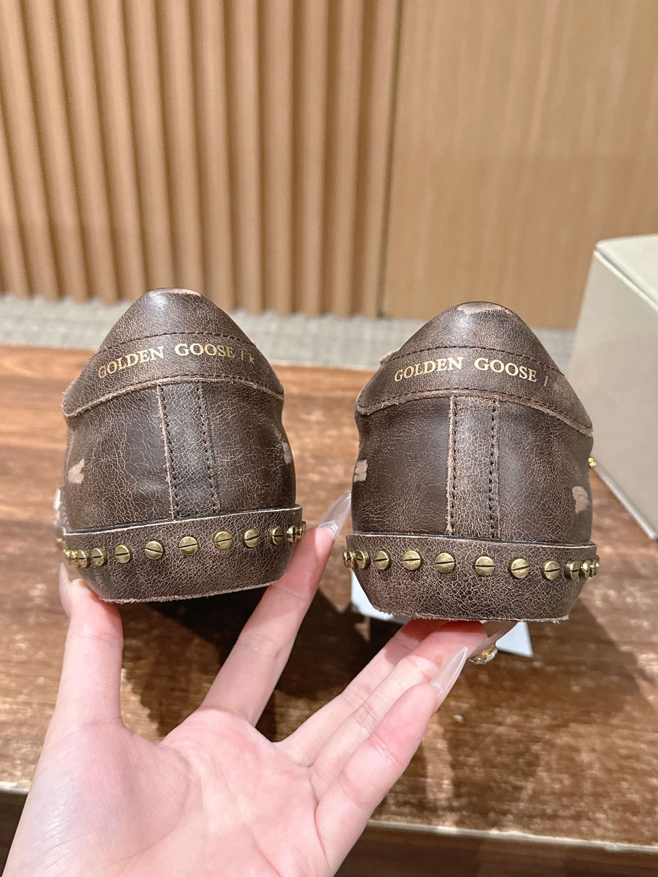 Golden Goose#沙漠西部牛仔风 脏脏鞋那可是无人不知、无人不晓的时尚单品，简直就是各路明星、网红、大咖们的最爱