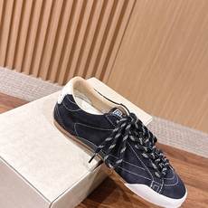 Golden Goose#脏脏鞋那可是无人不知、无人不晓的时尚单品,简直就是各路明星、网红、大咖们的最爱!毫不夸张地说, Golden Goose#脏脏鞋那可是无人不知、无人不晓的时尚单品,简直就是各路明星、网红、大咖们的最爱!毫不夸张地说,