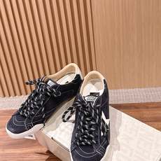Golden Goose#脏脏鞋那可是无人不知、无人不晓的时尚单品,简直就是各路明星、网红、大咖们的最爱!毫不夸张地说, Golden Goose#脏脏鞋那可是无人不知、无人不晓的时尚单品,简直就是各路明星、网红、大咖们的最爱!毫不夸张地说,