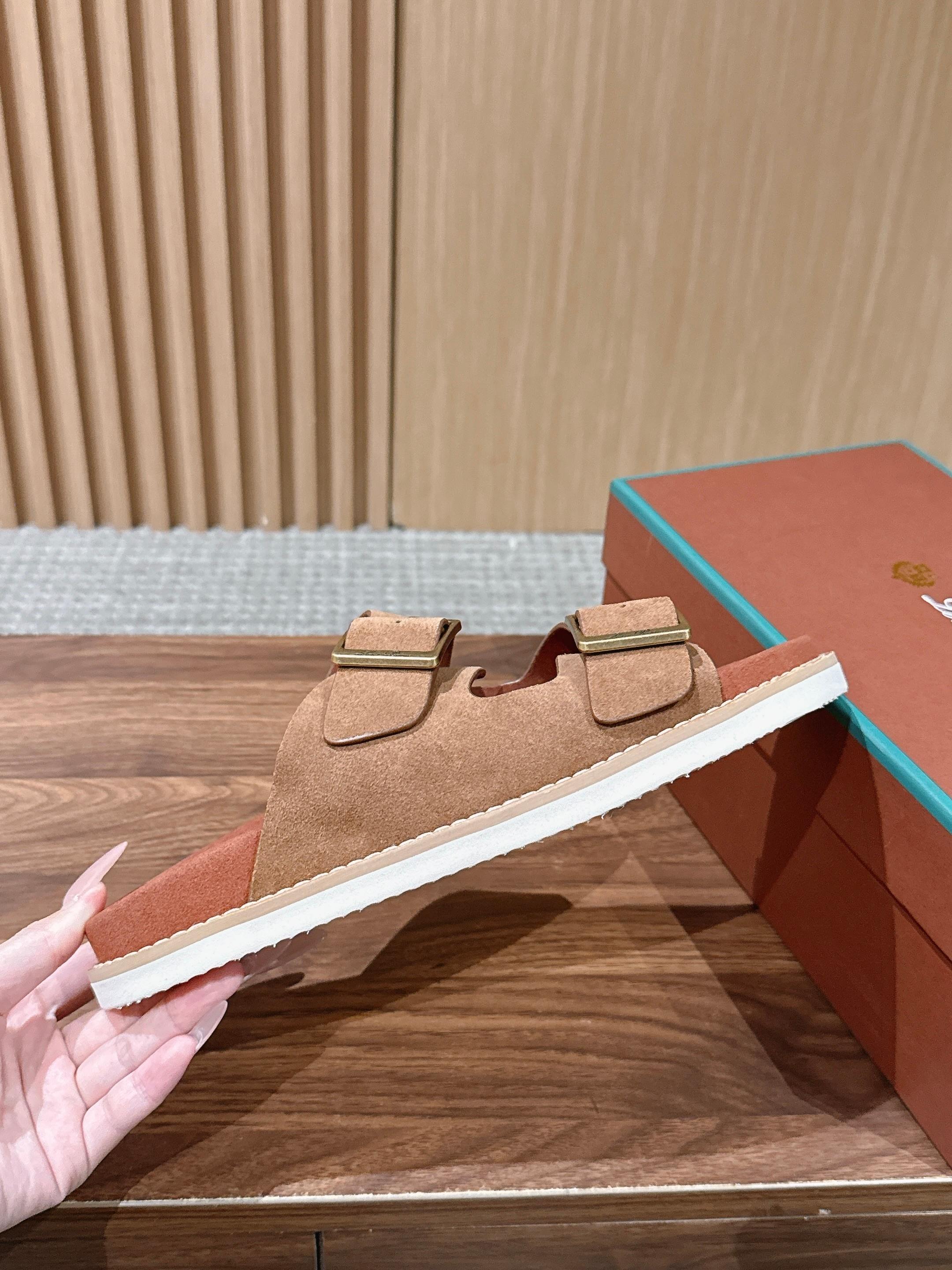 Loro Piana Slides