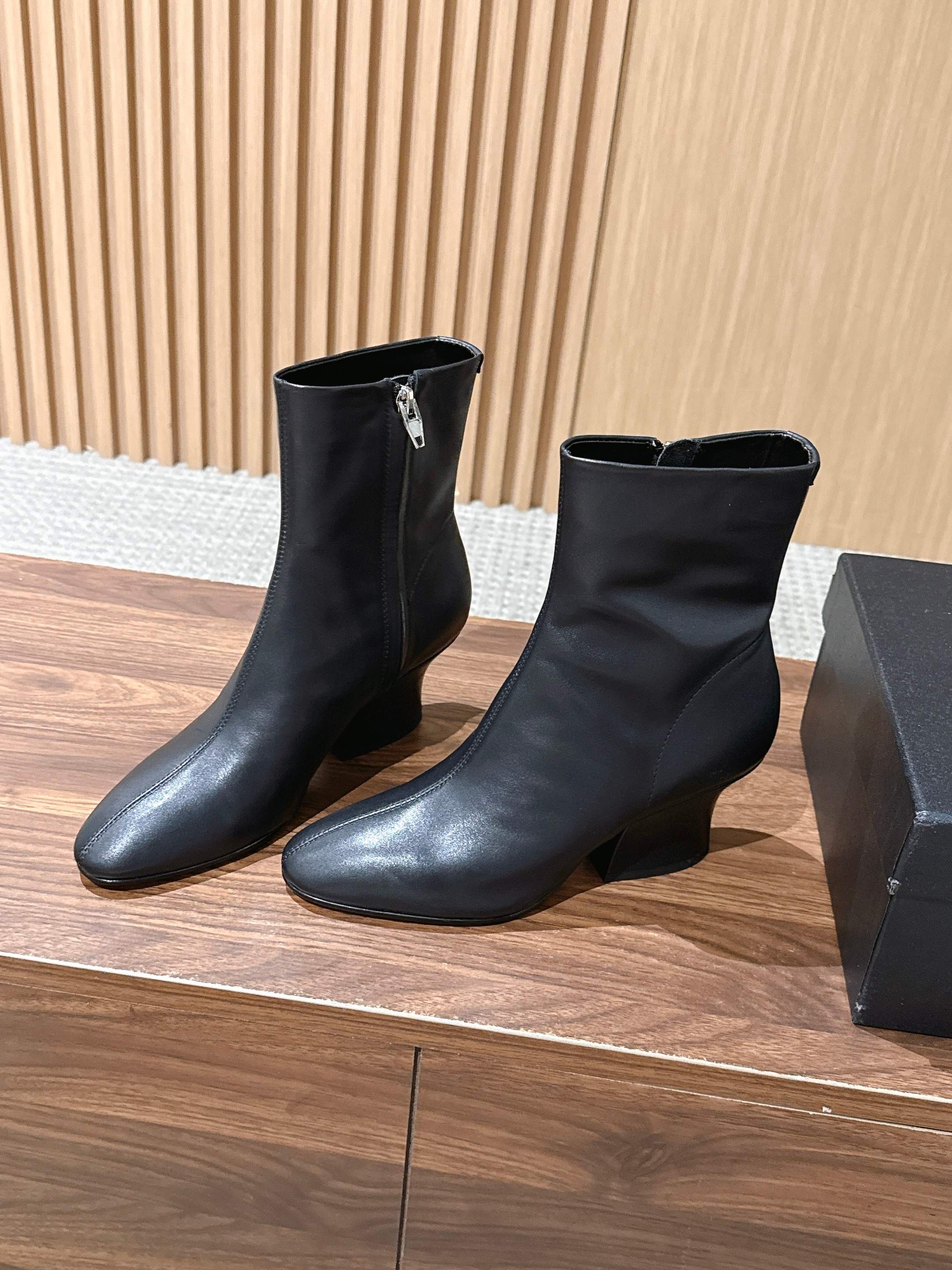 Jil Sander/吉尔桑达极26WF新品 绑带粗跟长靴 极简党秋冬的本命长靴 低调鞋款辨识度却很高 舒适与格调同时在 Jil Sander/吉尔桑达极26WF新品 绑带粗跟长靴 极简党秋冬的本命长靴 低调鞋款辨识度却很高 舒适与格调同时在
