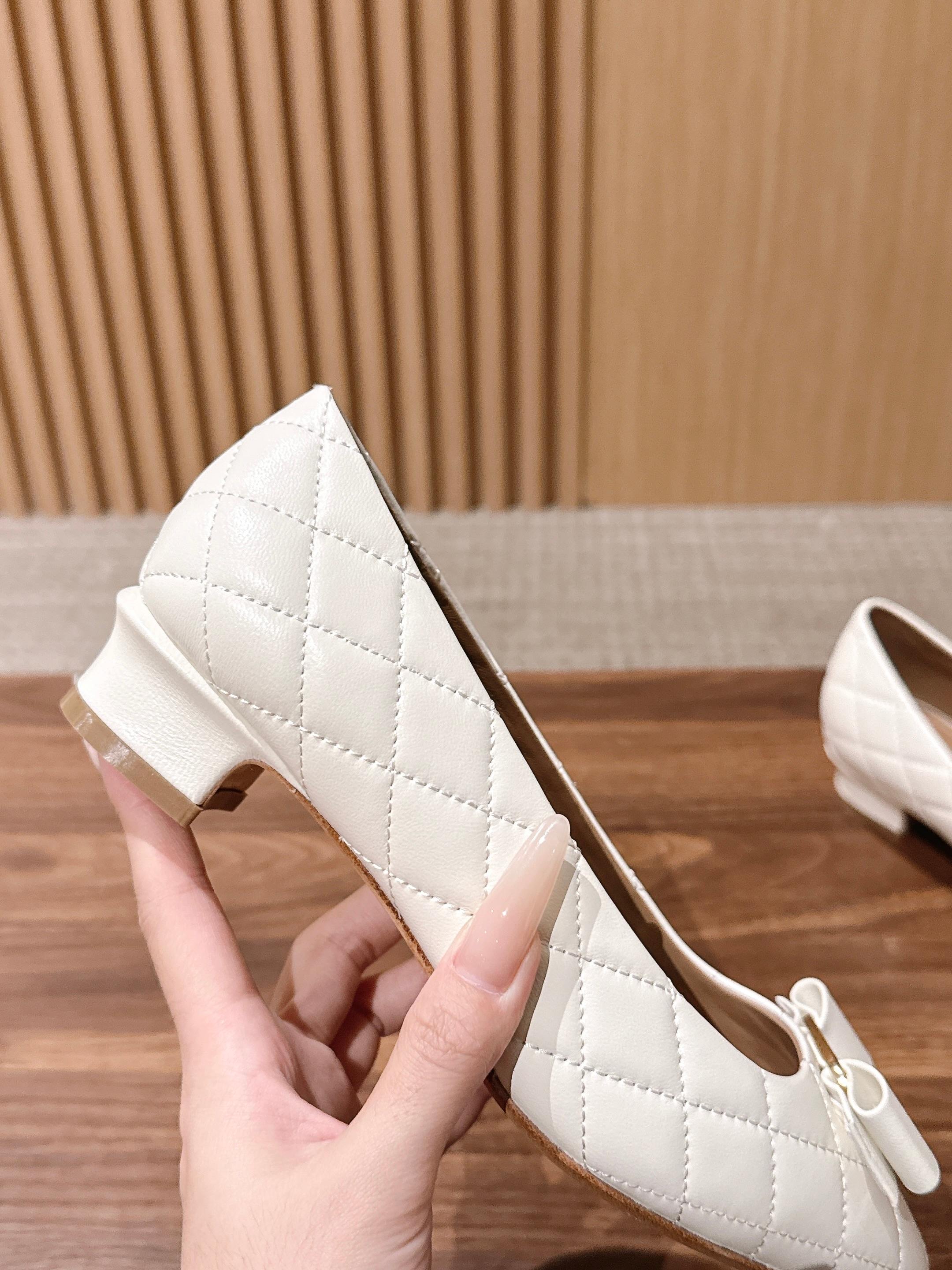 【莞产】FERRAGAMO 菲拉格慕菱格纹女士单鞋新版Vara铭牌玛丽珍网鞋脚果然更惊艳~蝴蝶结，集美感与于一体的平底鞋