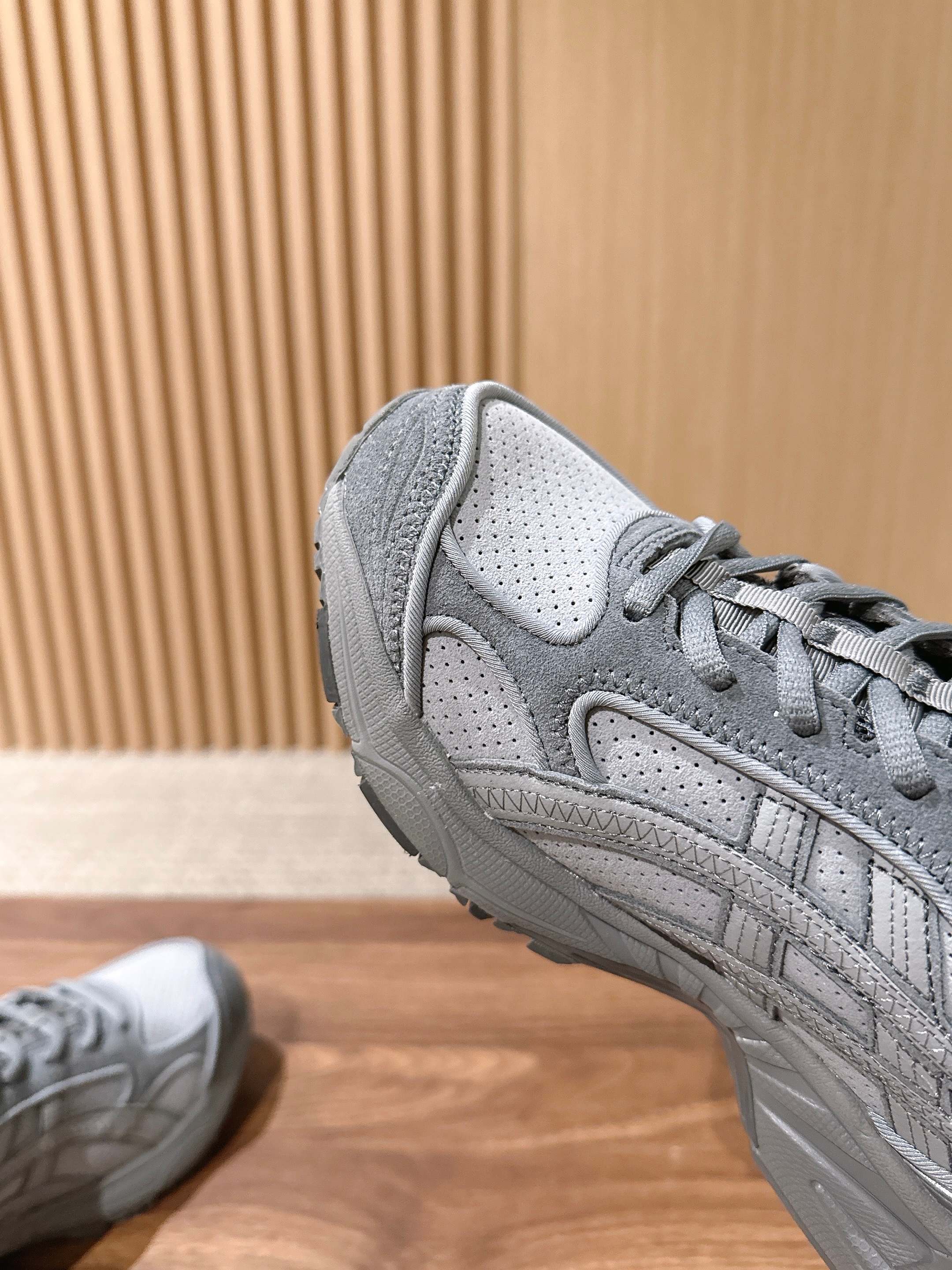 亚瑟士联名款来……      26款重磅推出！！纯原 纯原Thom Browne&Asics联名款运动鞋！ Thom B