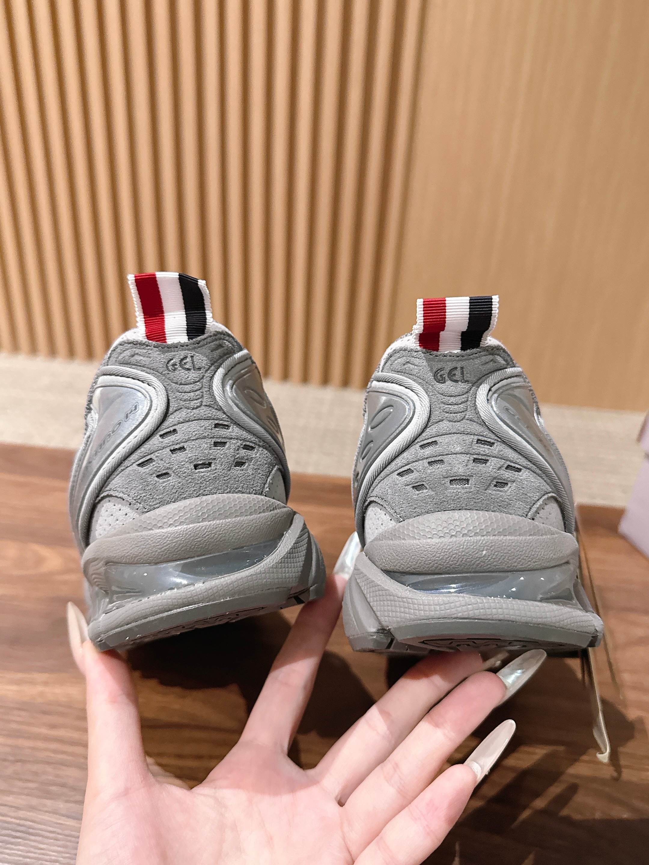 亚瑟士联名款来……      26款重磅推出！！纯原 纯原Thom Browne&Asics联名款运动鞋！ Thom B